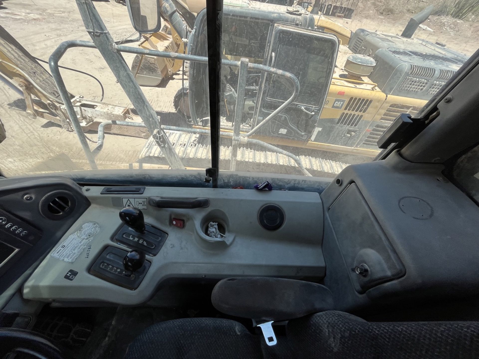 Caterpillar Articulated dump truck, Model 740B, Series CAT0740BAL4E02420 , Year 2013, Hours of use: - Image 36 of 46