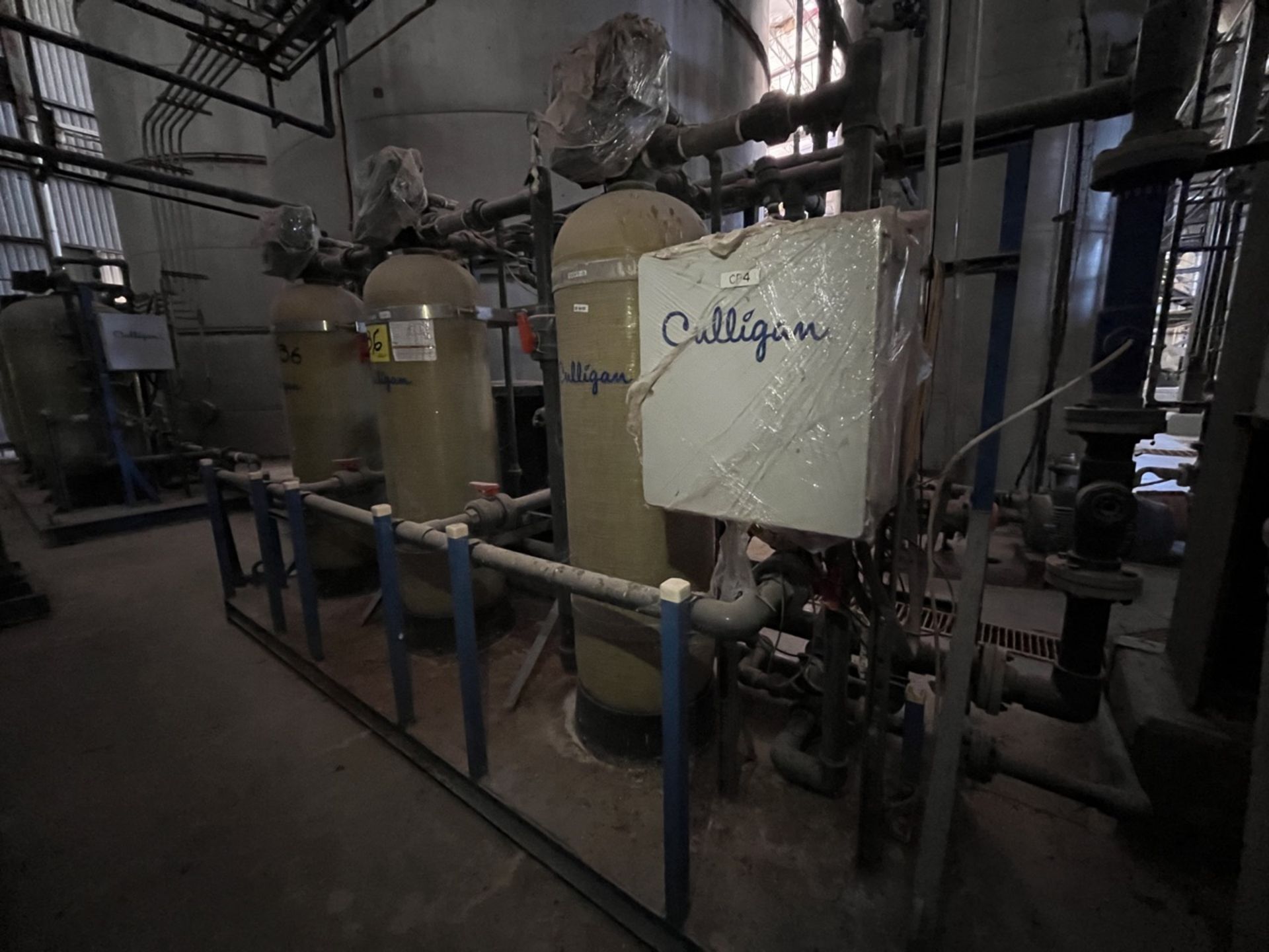 Culligan reverse osmosis equipment, with 300 psi Shelco filter, 3 softening tanks with a capacity o - Image 13 of 23