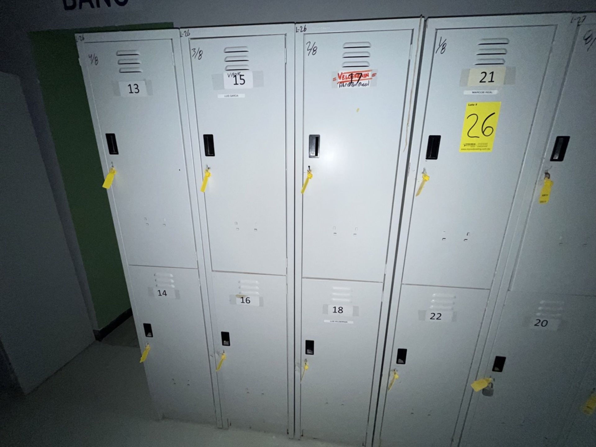 Lot of 8 storage lockers of 2 spaces each, measuring approximately 0.40 x 0.40 x 1.80 meters. / Lo - Image 2 of 6