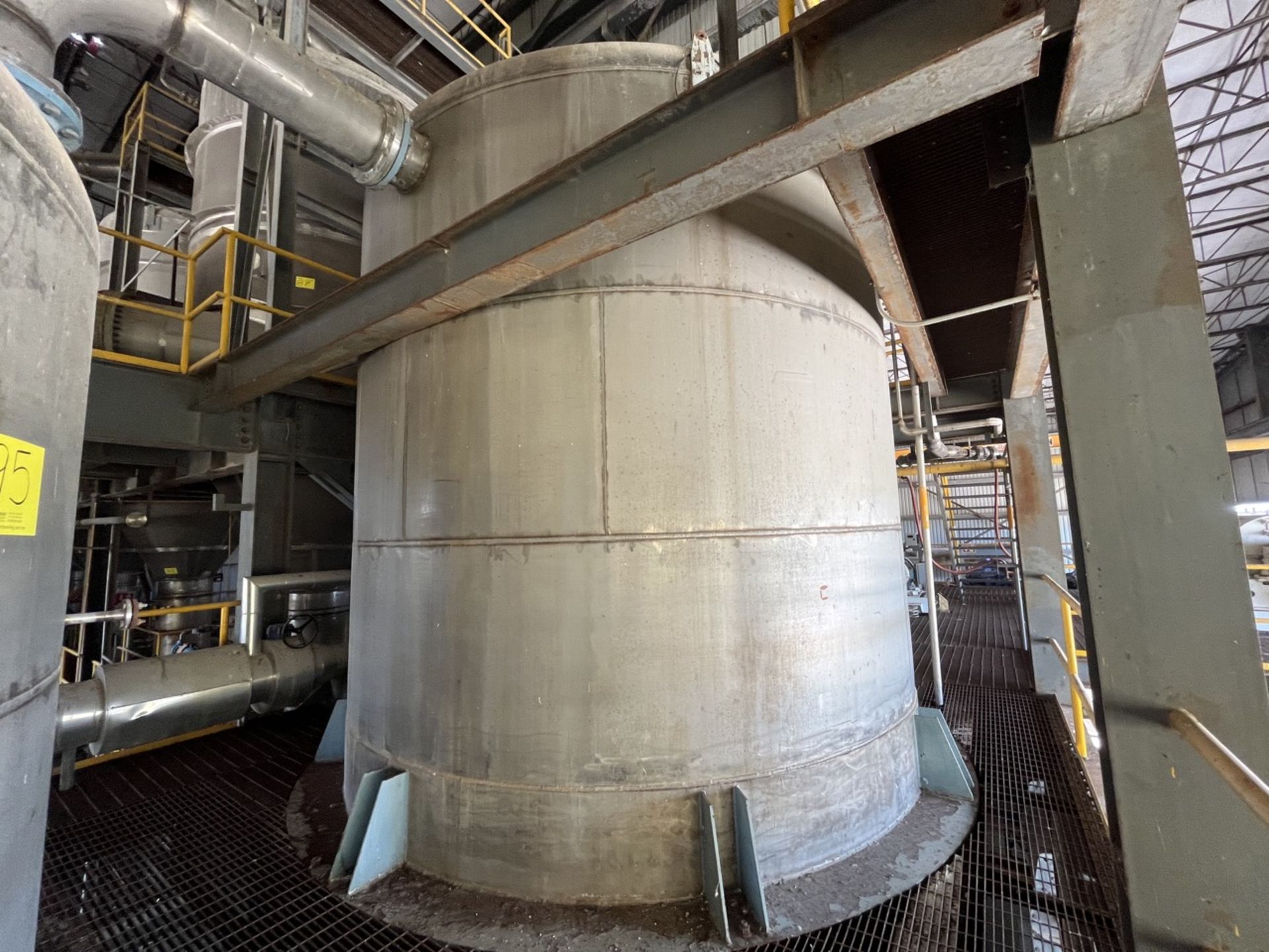 Conical storage tank with stainless steel toriesferica lid measures approximately 4.30 meters in di - Image 3 of 37