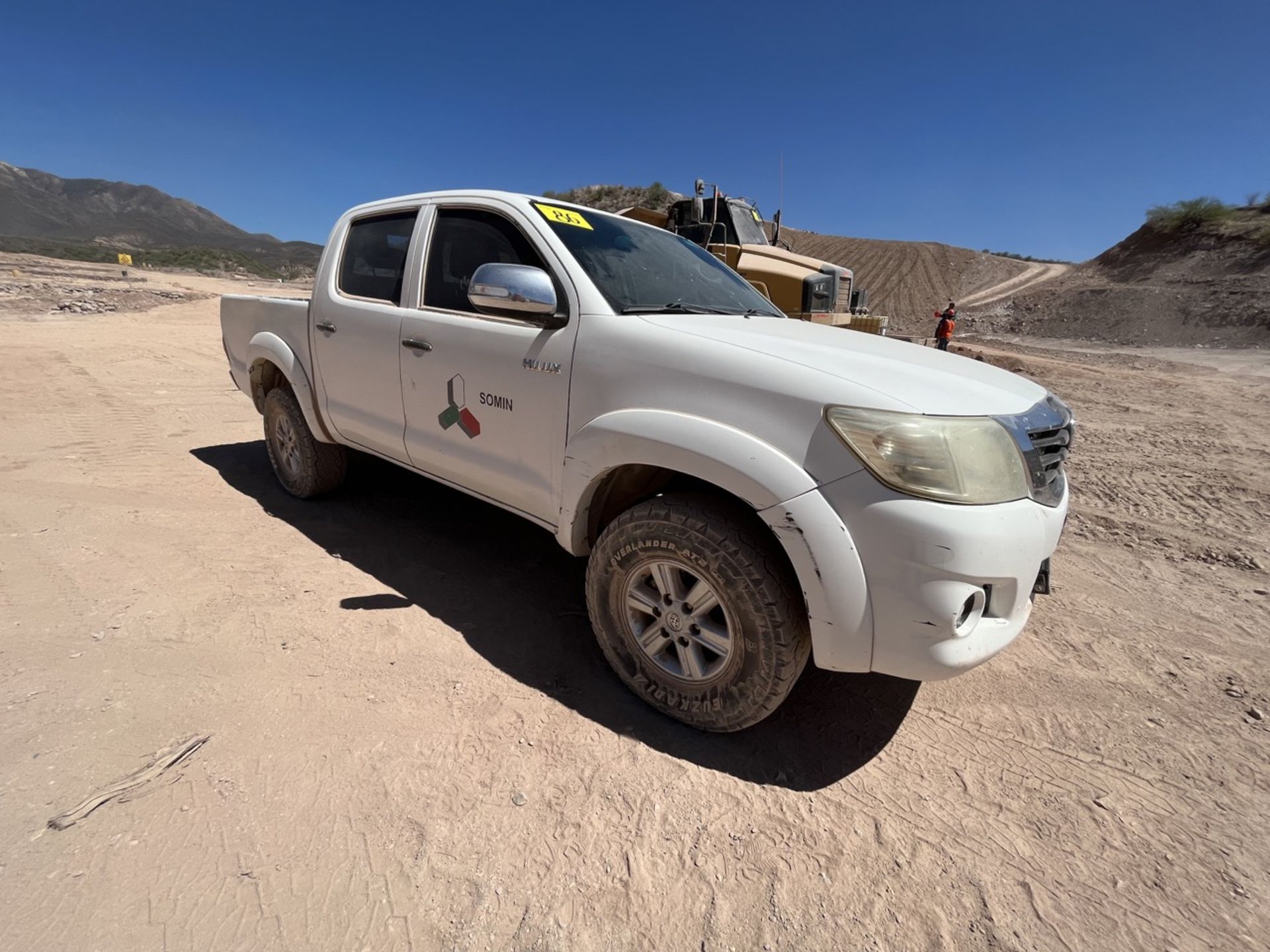 Vehicle Toyota Hilux, Pick Up Double cab white color, Serial MR0EX32G9F0263336, Model 2015, manual - Image 8 of 42