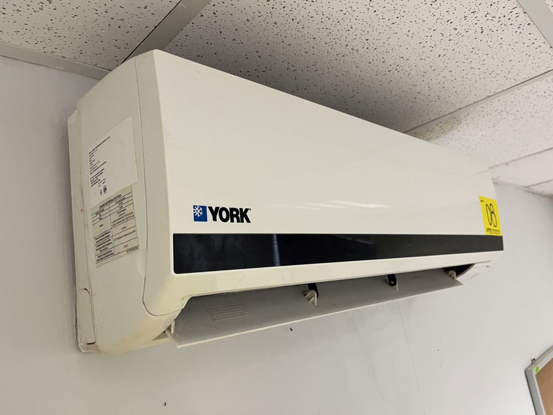York minisplit air conditioner with control, Model YSEA12FS-ADK, Series 100001010140290131, 220 Vol - Image 4 of 14