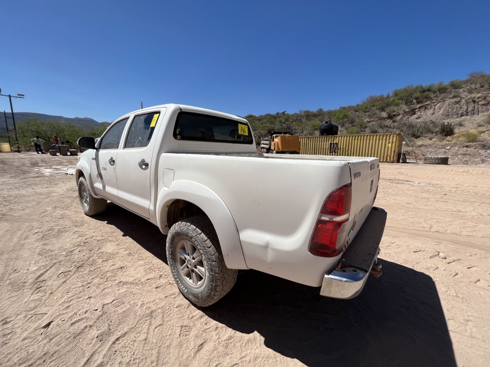 Vehicle Toyota Hilux, Pick Up Double cab white color, Serial MR0EX32G9F0263336, Model 2015, manual - Image 4 of 42