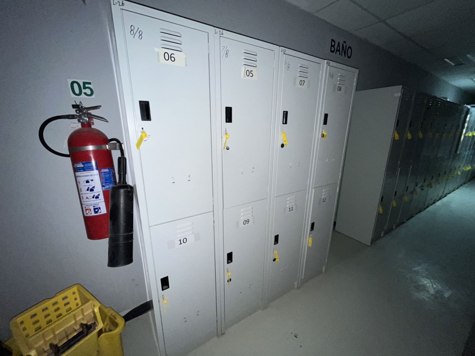 Lot of 8 storage lockers of 2 spaces each, measuring approximately 0.40 x 0.40 x 1.80 meters. / Lo - Image 4 of 6