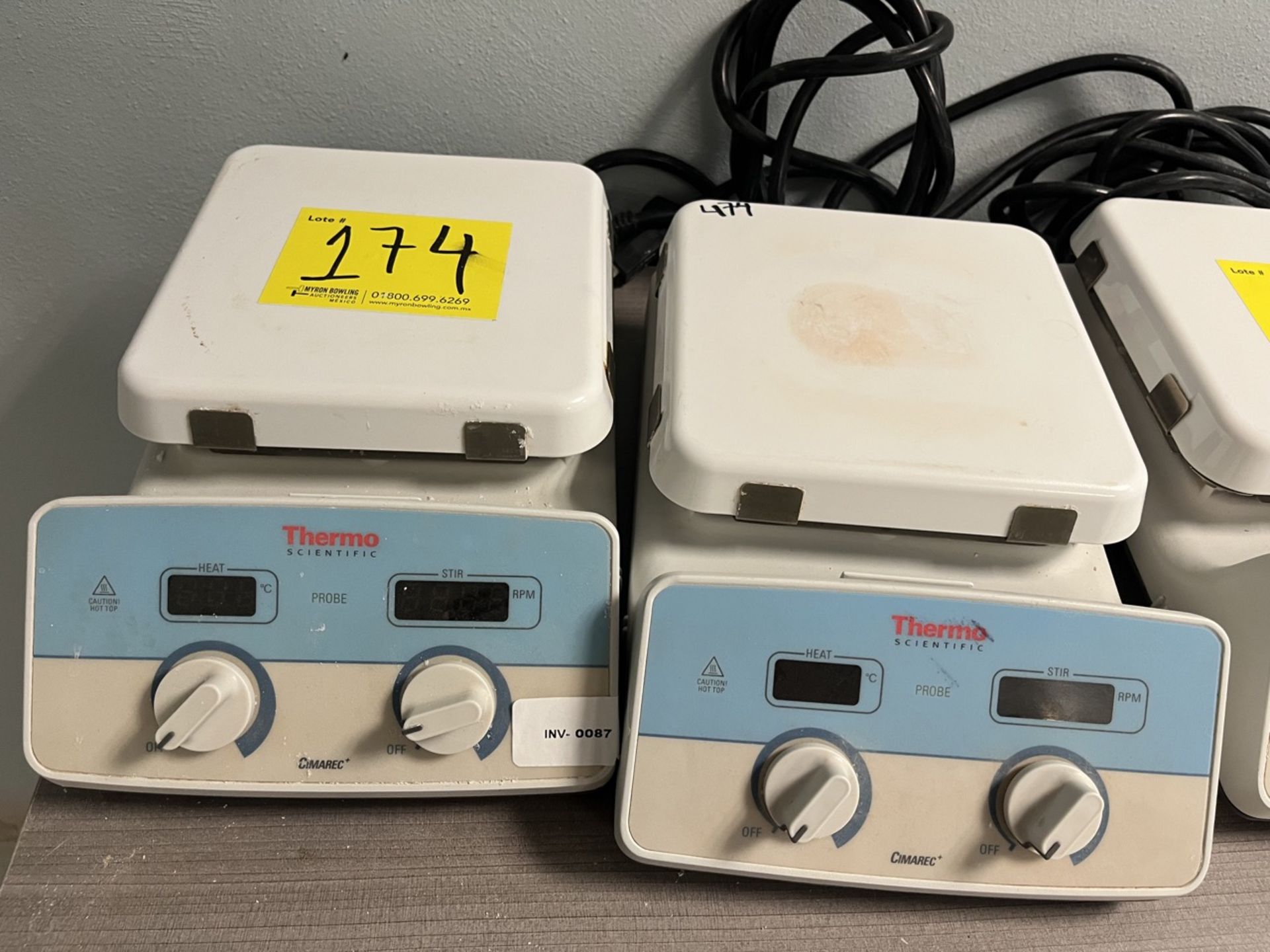 Lot of 2 Thermo Scientific Heating Plate Shaker, Model SP88857100, Series 776022, 853810. / Lote de