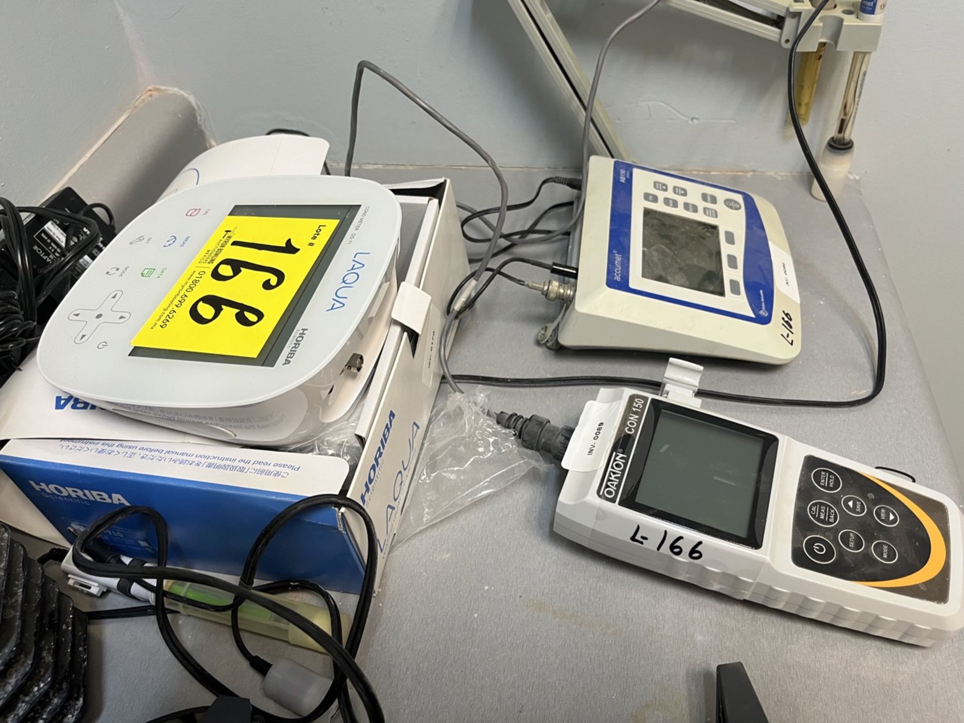 Set of 3 pieces of laboratory equipment includes: Laqua Conductivity Meter, Model DS-71; Oakton Con - Image 2 of 6