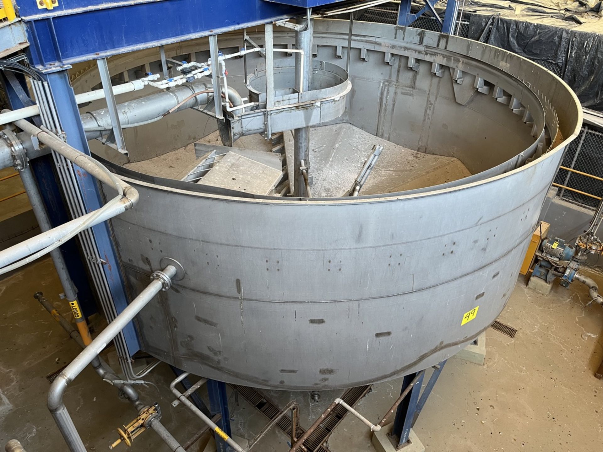 Stainless steel storage tank, measuring approximately 7 meters in diameter x 5.50 meters in height - Image 11 of 20