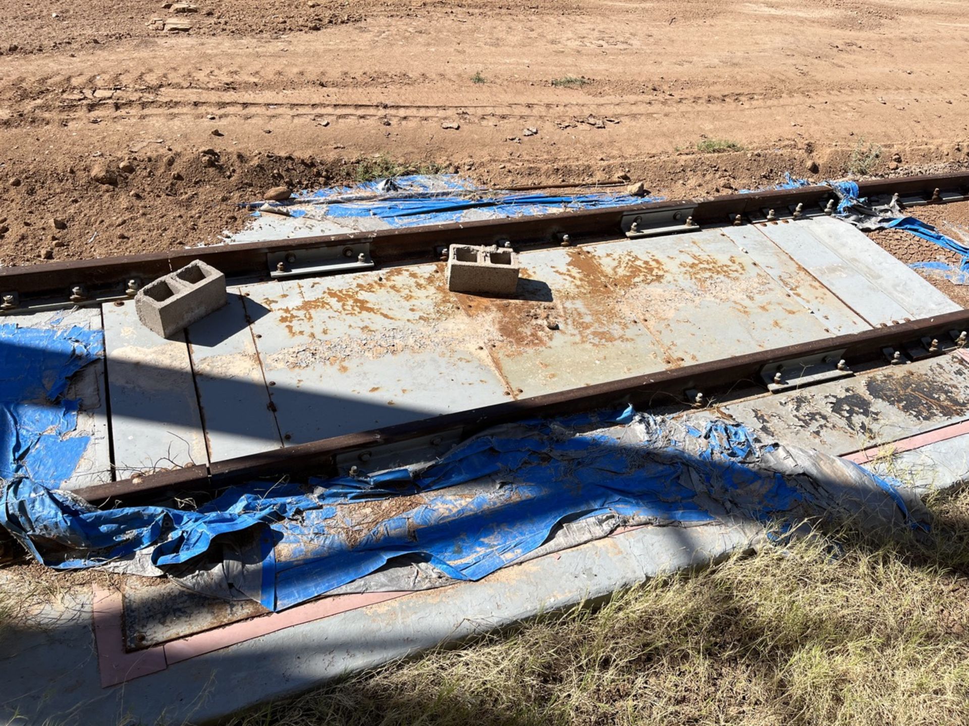 Scale for railroad spur, Includes: Control panel; Water dispenser for demijohn; Lennox minisplit ai - Bild 4 aus 14