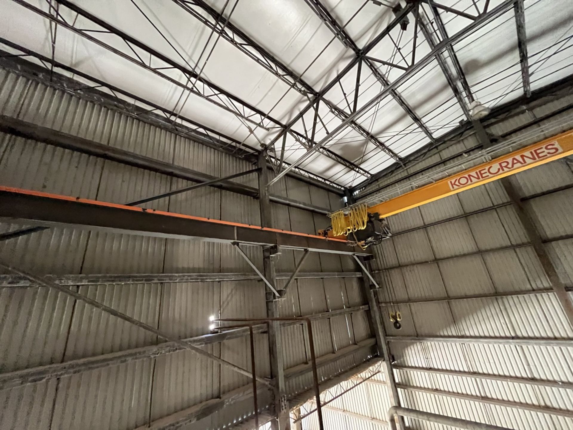 Konecranes overhead crane with a load capacity of 10 tons and a 15-meter lifting capacity; includes - Image 5 of 19