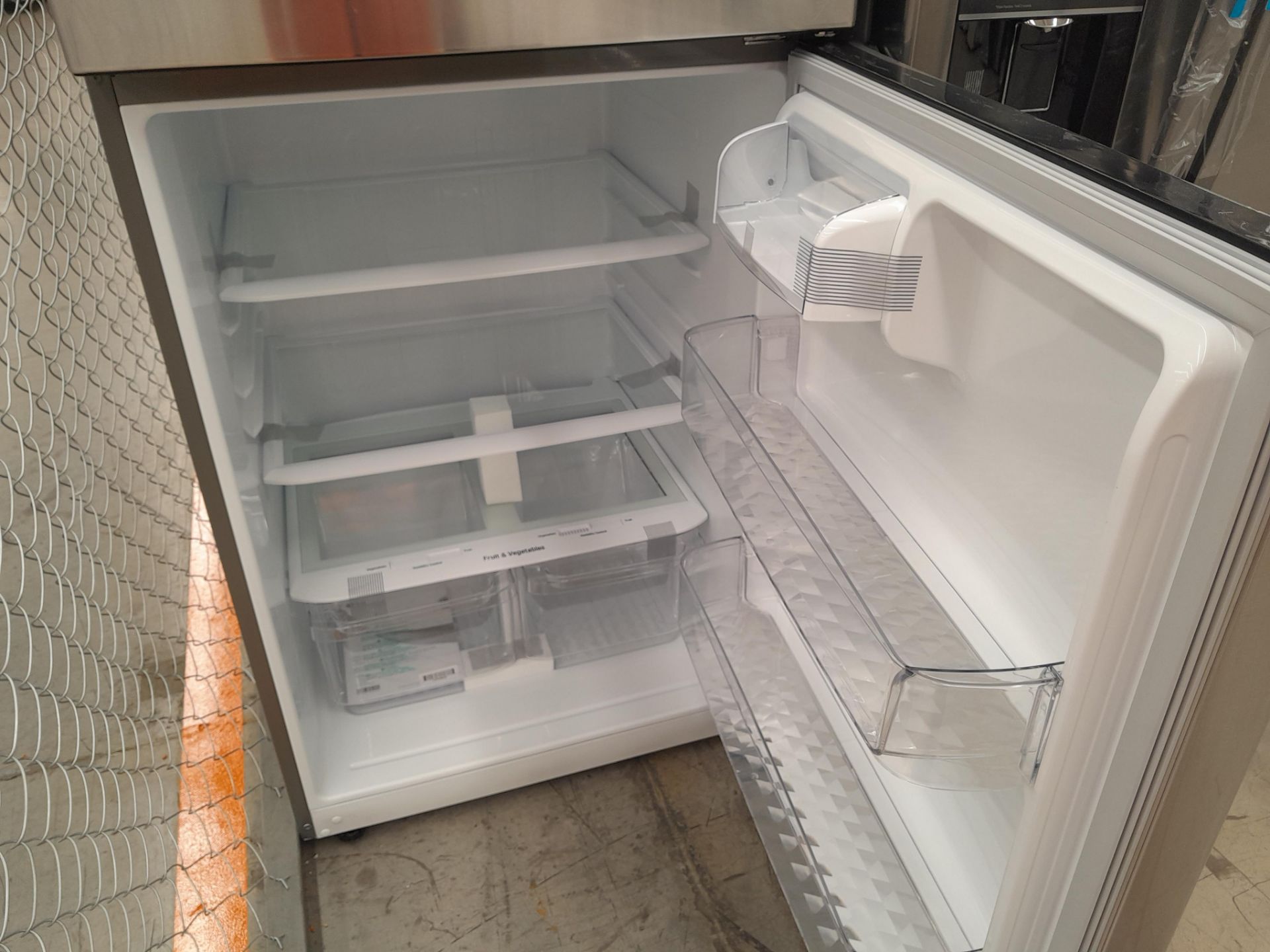 (NUEVO) Lote de 1 Refrigerador Marca LG, Modelo LT57BPSX, Serie F30468, Color GRIS - Image 3 of 5