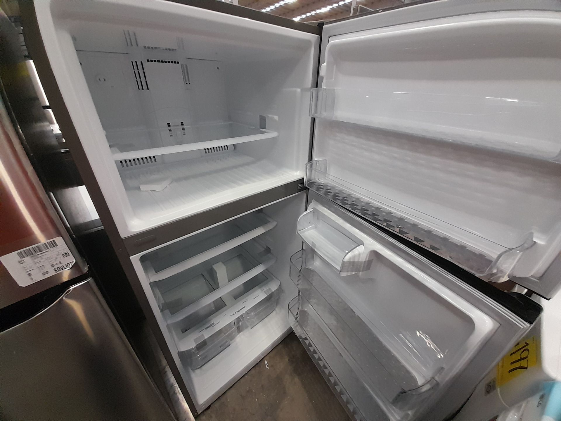 (NUEVO) Lote de 1 Refrigerador Marca LG, Modelo LT57BPSX, Serie V0F033, Color GRIS - Image 4 of 5