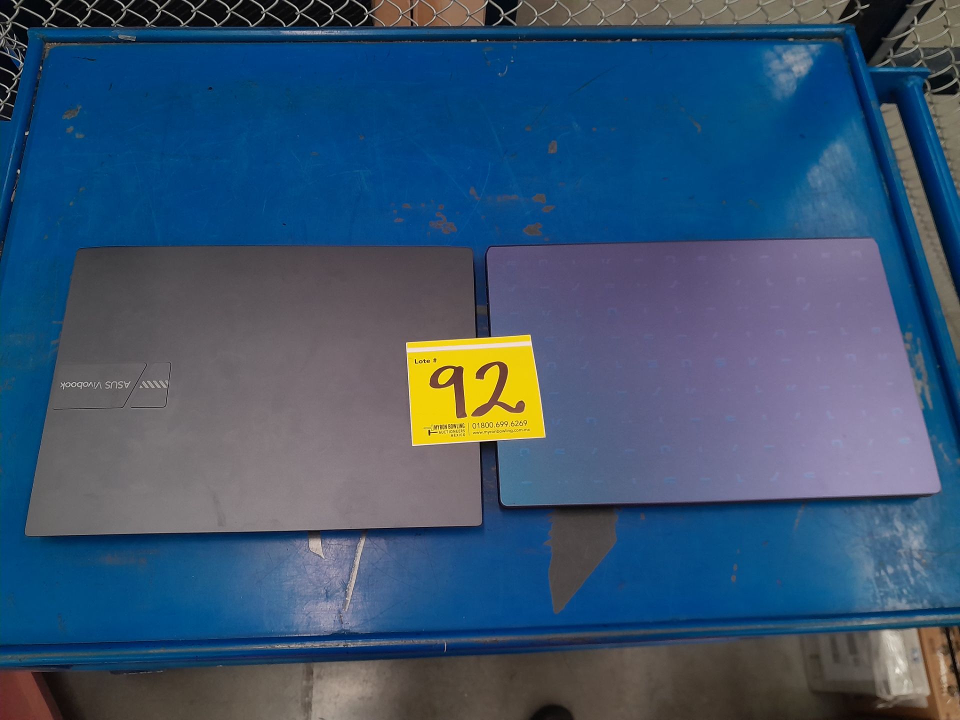 Lote de 2 laptops contiene: 1 Laptop Marca ASUS, Modelo R429M, Serie 192032, Color GRIS, Procesador - Image 4 of 5