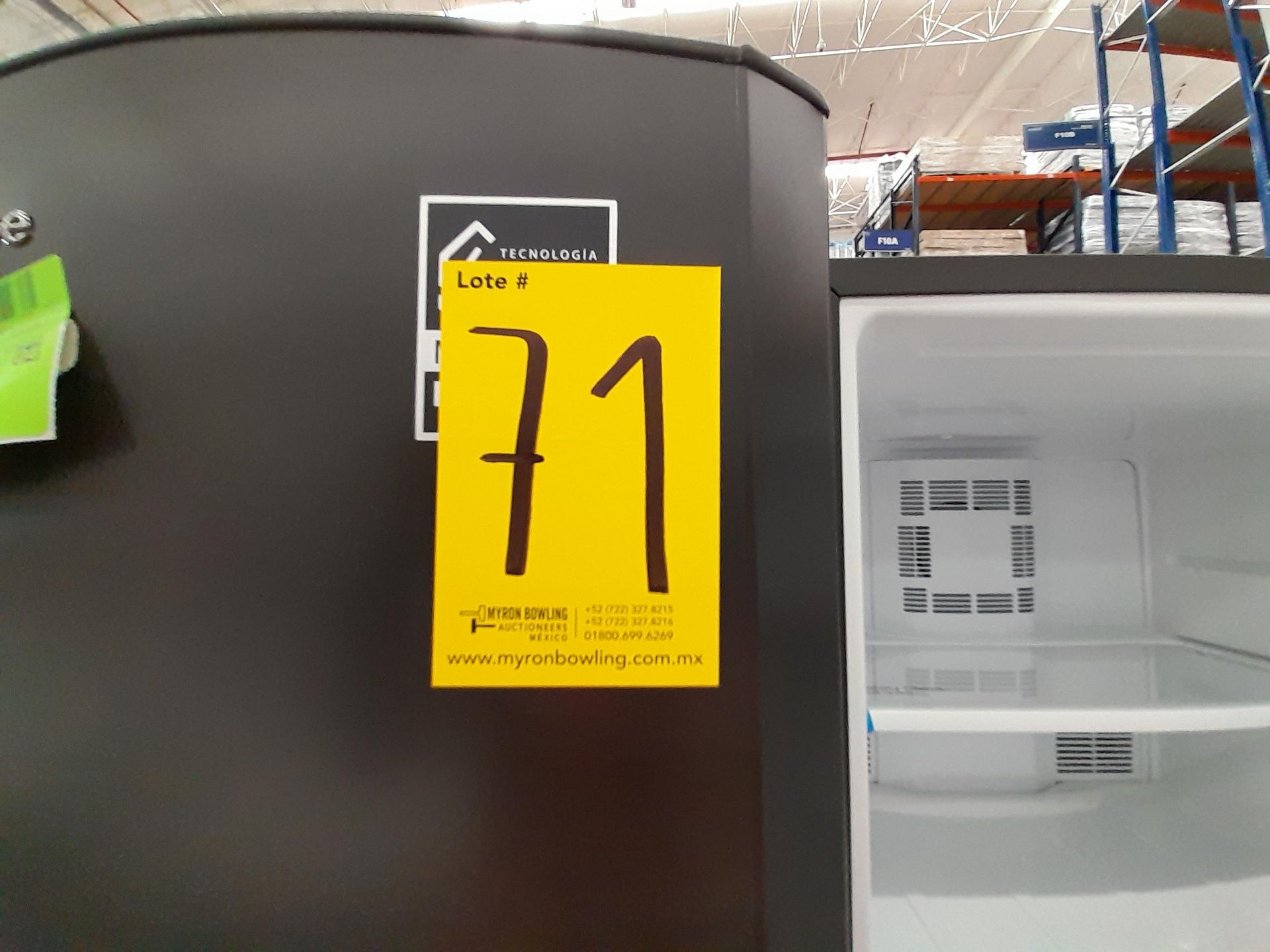 Lote de 2 Refrigeradores contiene: 1 Refrigerador con dispensador de agua Marca MABE, Modelo RME360 - Image 8 of 8