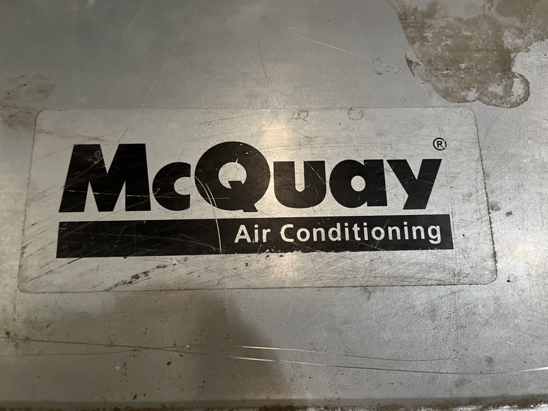 Lote de 2 piezas contiene: 2 Unidades evaporadoras de aires acondicionados marca Mcquay; Modelo MQF - Image 10 of 12