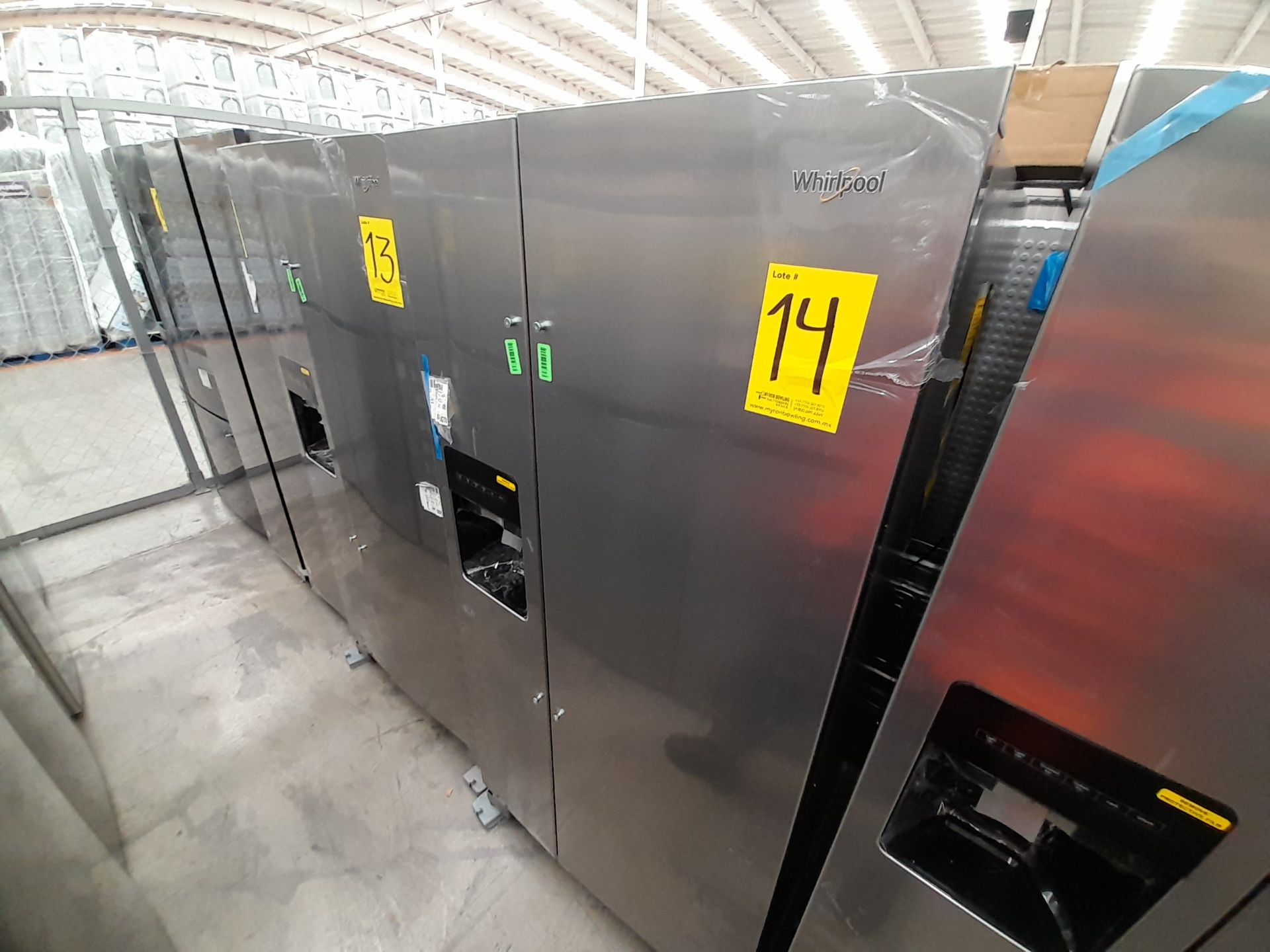 (NUEVO) Lote de 1 Refrigerador con dispensador de agua/hielo Marca WHIRLPOOL, Modelo WD2620S, Serie - Image 2 of 5