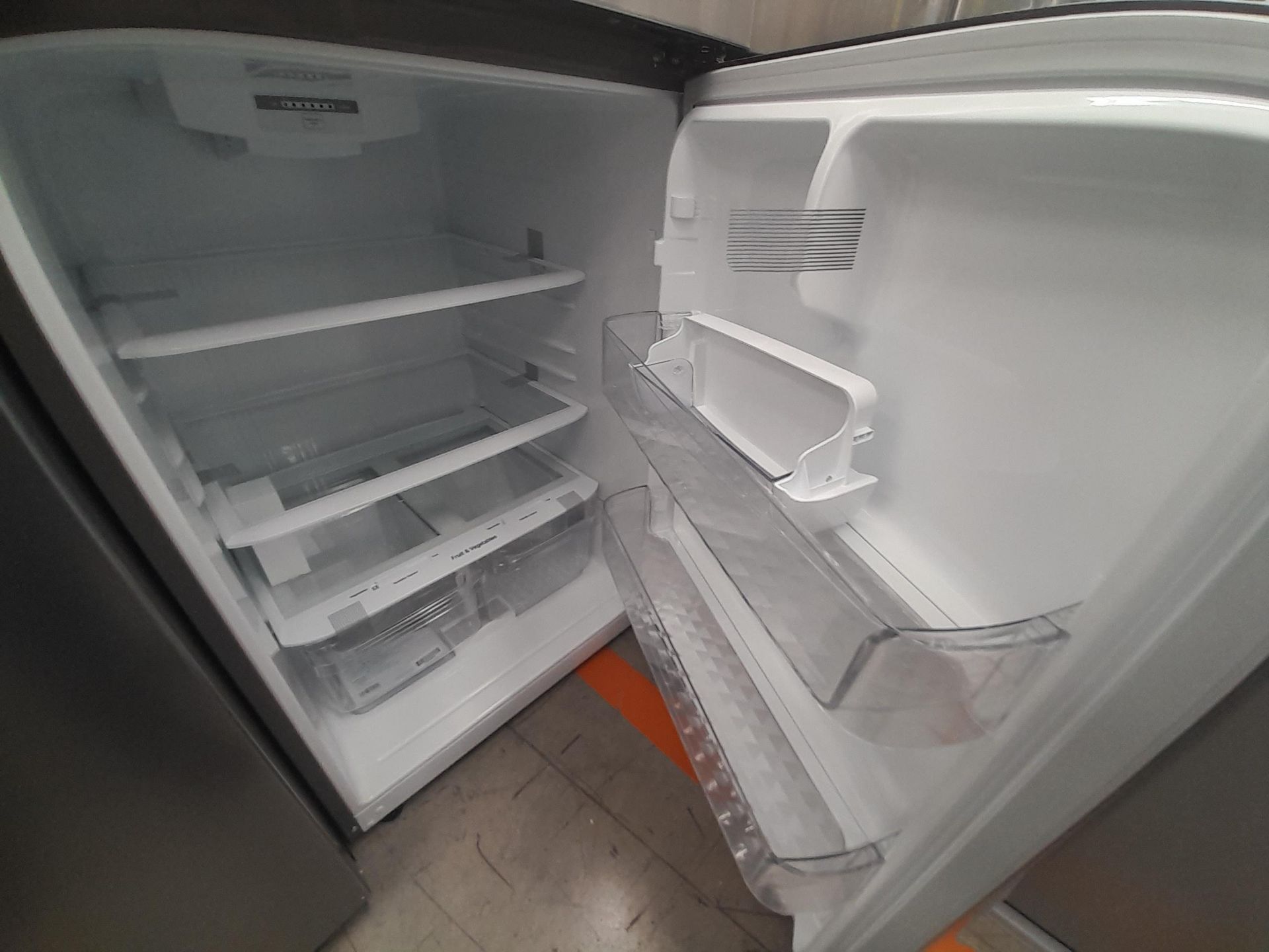 (NUEVO) Lote de 1 Refrigerador Marca LG, Modelo LT57BPSX, Serie N1E940, Color GRIS. - Image 5 of 6