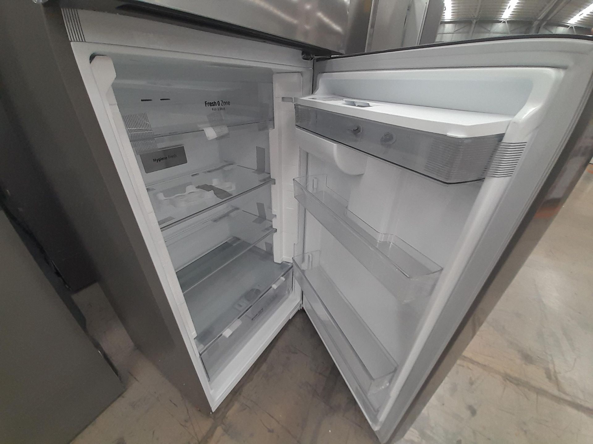 (NUEVO) Lote de 1 Refrigerador con dispensador de agua Marca LG, Modelo VT40AWP, Serie Y2P502, Colo - Image 5 of 6