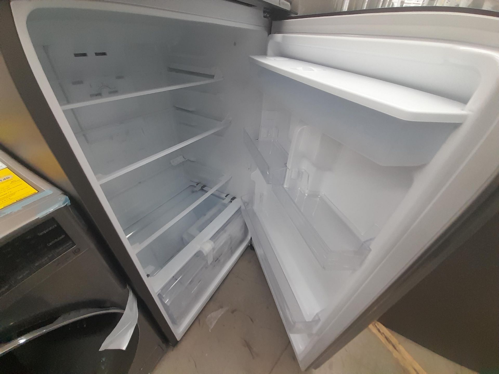 (NUEVO) Lote de 1 Refrigerador con dispensador de agua Marca SAMSUNG, Modelo RT35A571JS9, Serie 023 - Image 4 of 6