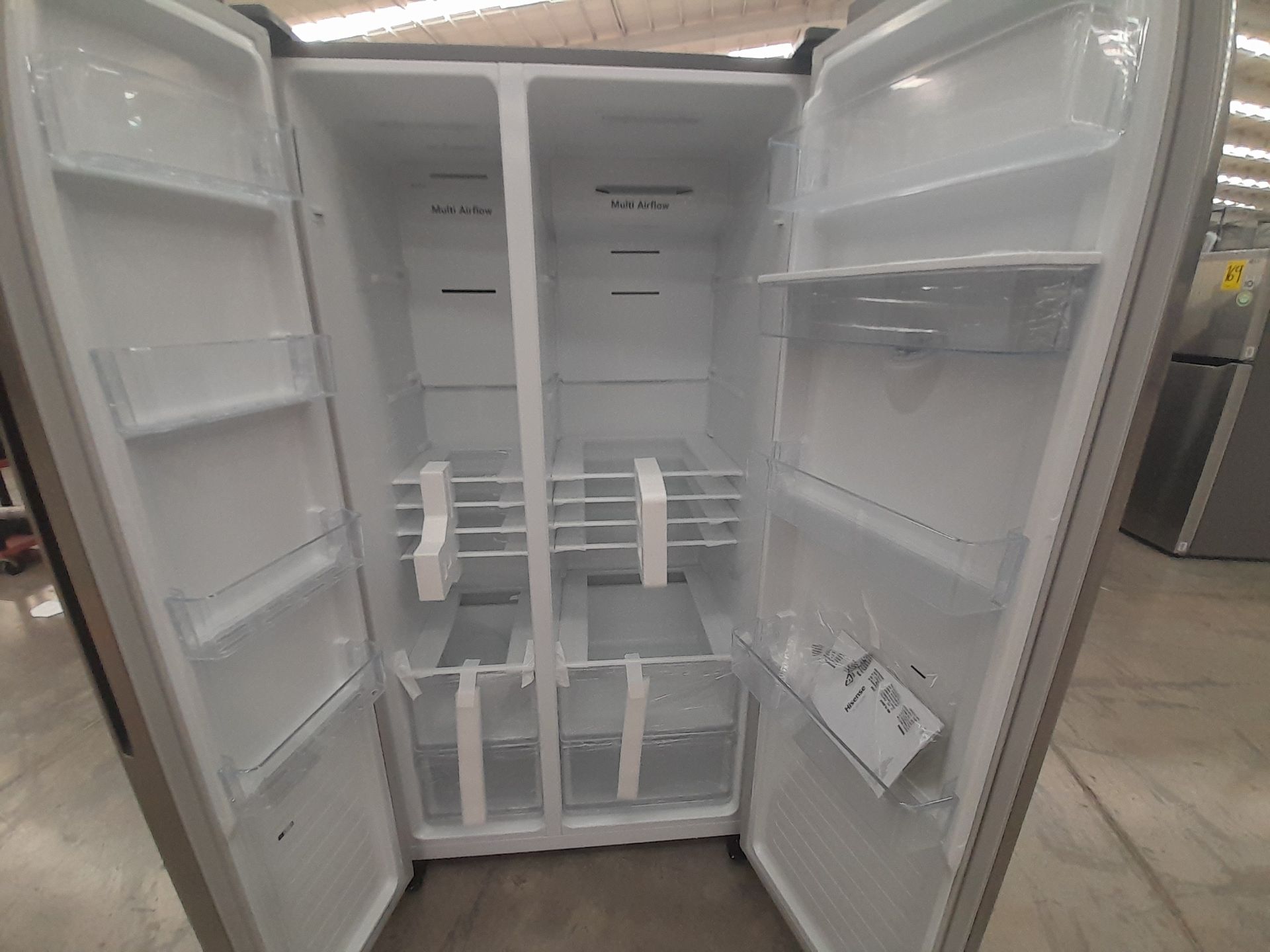 (NUEVO) Lote de 1 Refrigerador con dispensador de agua Marca HISENSE, Modelo BCD518WP1NF1R1AHC1, Co - Image 4 of 5
