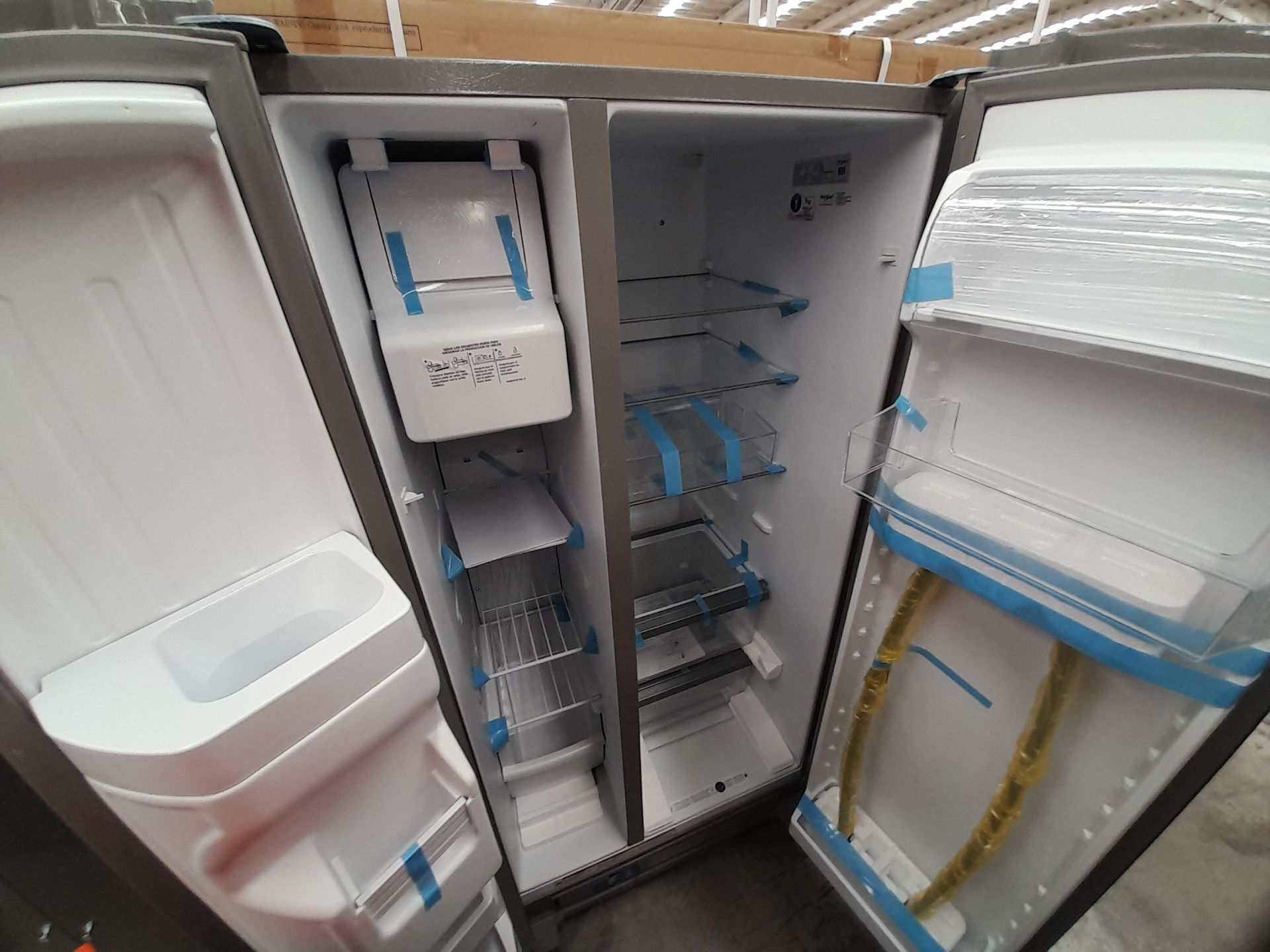 (NUEVO) Lote de 1 Refrigerador con dispensador de agua/hielo Marca WHIRLPOOL, Modelo WD2620S, Serie - Image 4 of 5