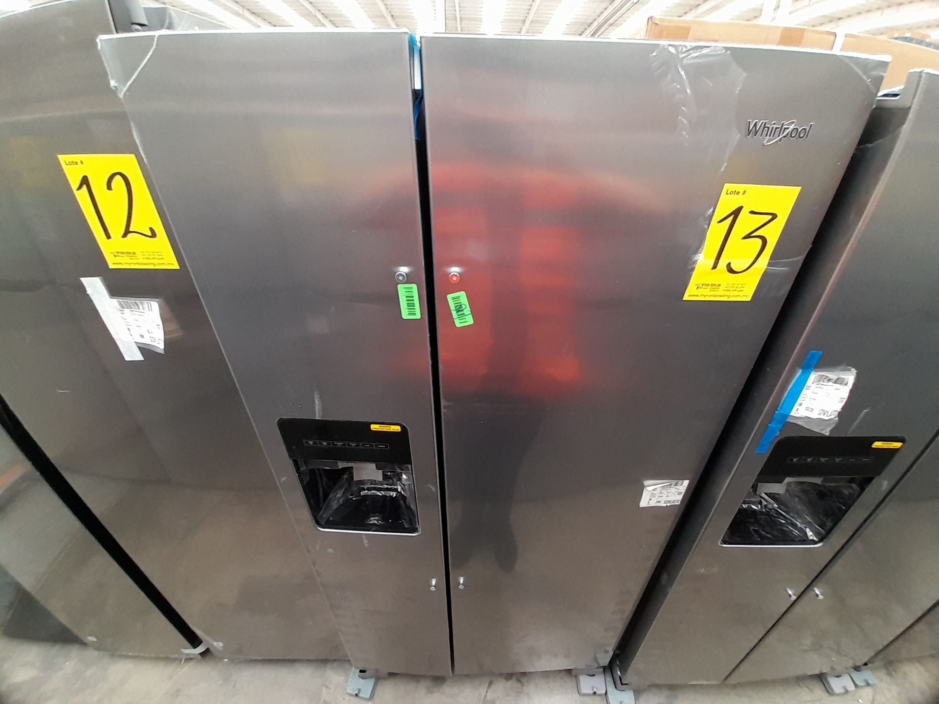 (NUEVO) Lote de 1 Refrigerador con dispensador de agua/hielo Marca WHIRLPOOL, Modelo WD2620S, Serie