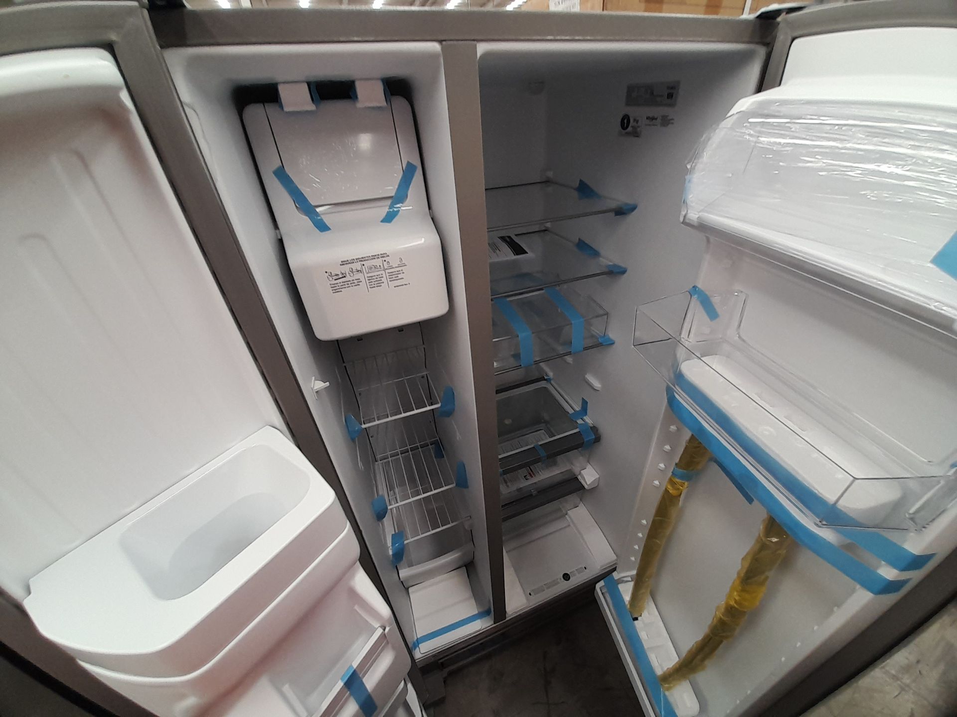 (NUEVO) Lote de 1 Refrigerador con dispensador de agua/hielo Marca WHIRLPOOL, Modelo WD2620S, Serie - Image 4 of 5