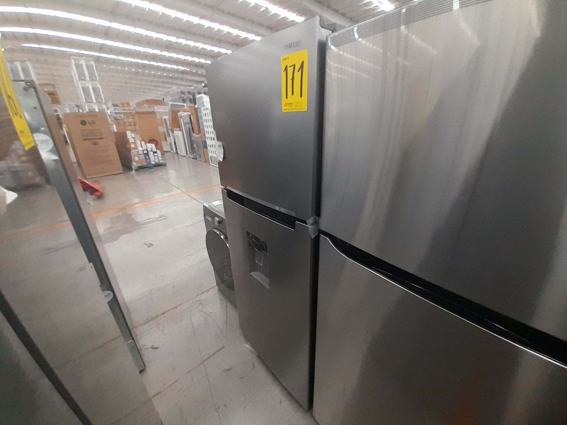 (NUEVO) Lote de 1 Refrigerador con dispensador de agua Marca SAMSUNG, Modelo RT35A571JS9, Serie 023 - Image 3 of 6