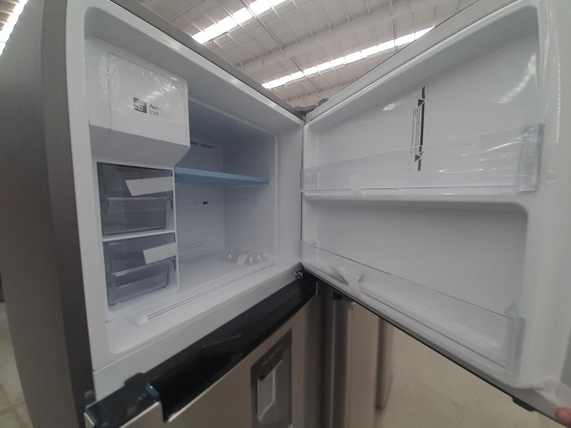 (NUEVO) Lote de 1 Refrigerador con dispensador de agua Marca SAMSUNG, Modelo RT38A5982SL, Serie 002 - Image 4 of 6