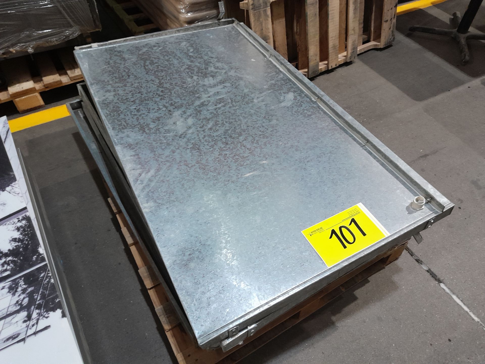 8 Bases iluminadas en aluminio para colocar cuadros decorativos; 6 Placas en acero galvanizado - Bild 4 aus 5