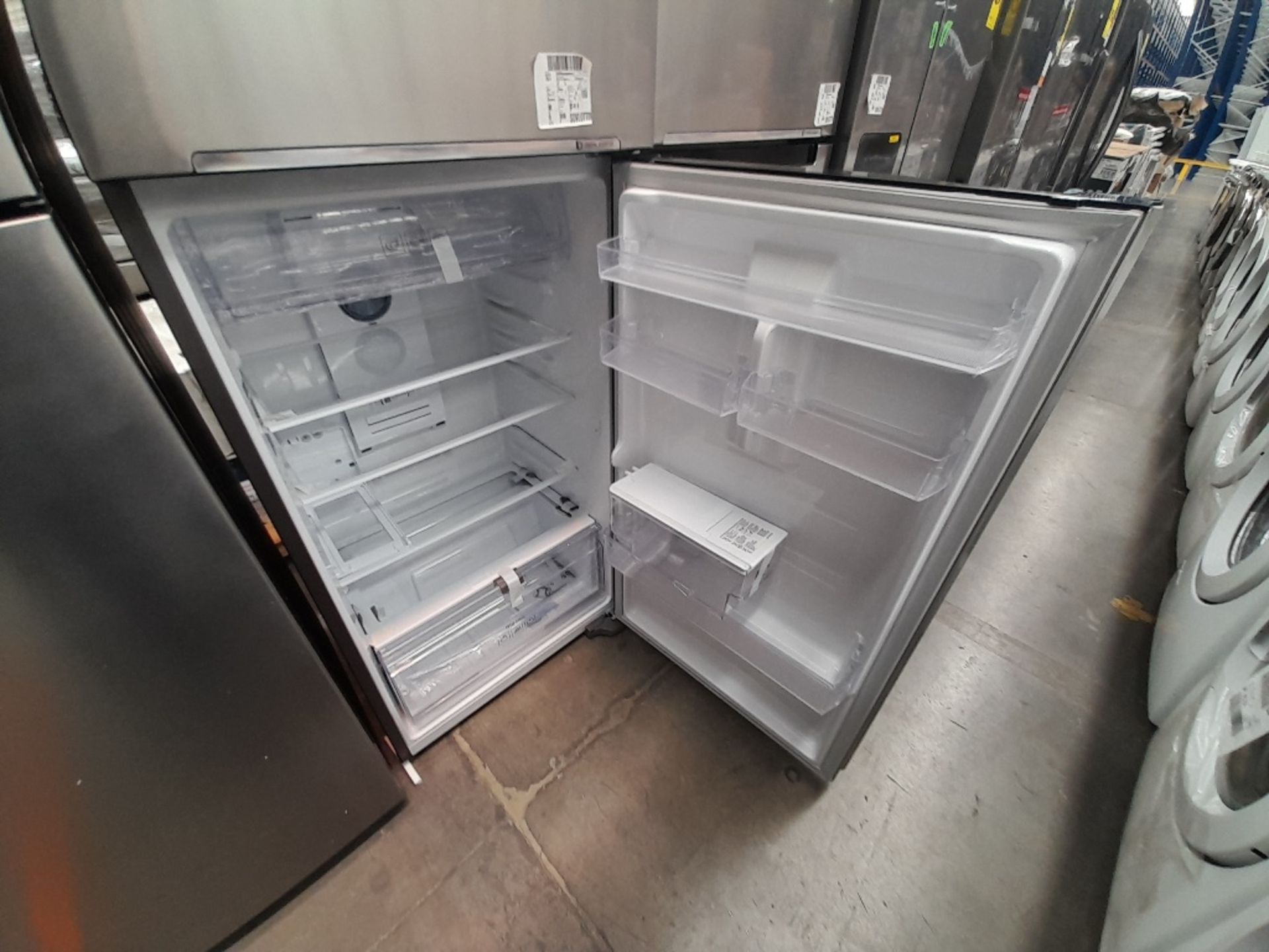 Lote de 2 refrigeradores contiene: 1 refrigerador con dispensador de agua Marca SAMSUNG, Modelo RT3 - Image 5 of 8