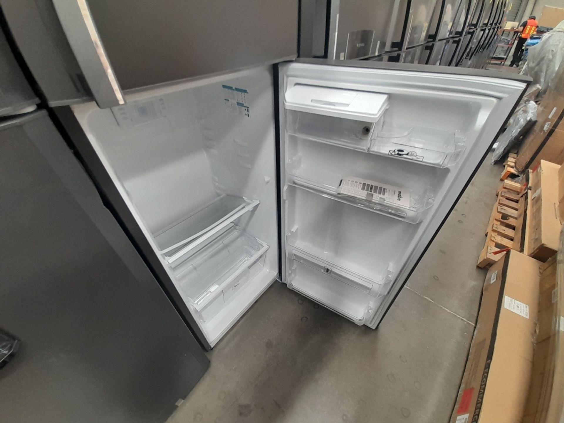 Lote de 2 refrigeradores contiene: 1 refrigerador con dispensador de agua Marca MABE, Modelo RMA300 - Image 7 of 8