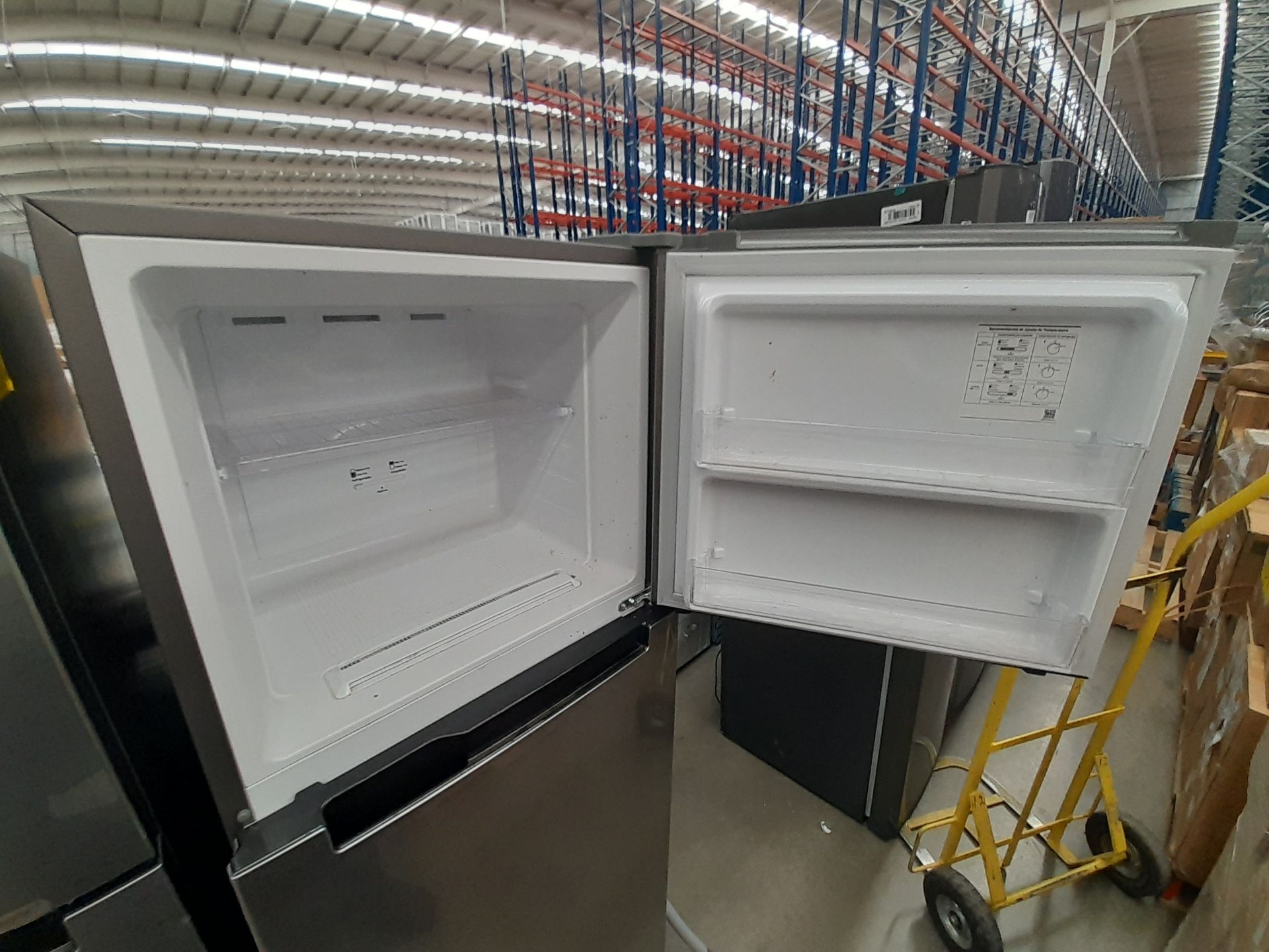 Lote de 2 refrigeradores contiene: 1 refrigerador Marca SAMSUNG, Modelo RT29A500JS8, Serie 03920W, - Image 6 of 8