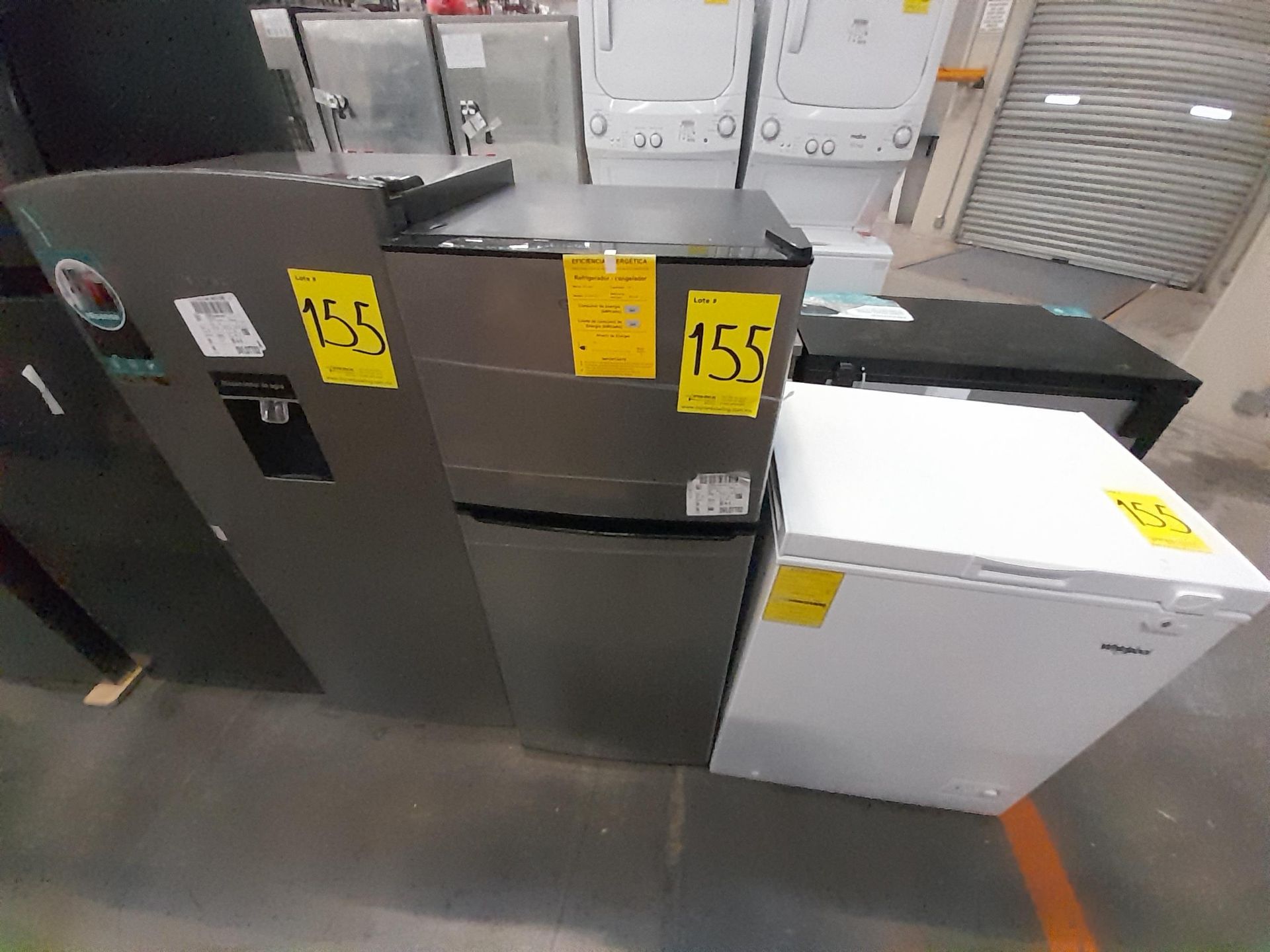 Lote de 3 refrigeradores contiene: 1 refrigerador Marca GALANZ, Modelo GLR55TS1, Serie ND, Color GR