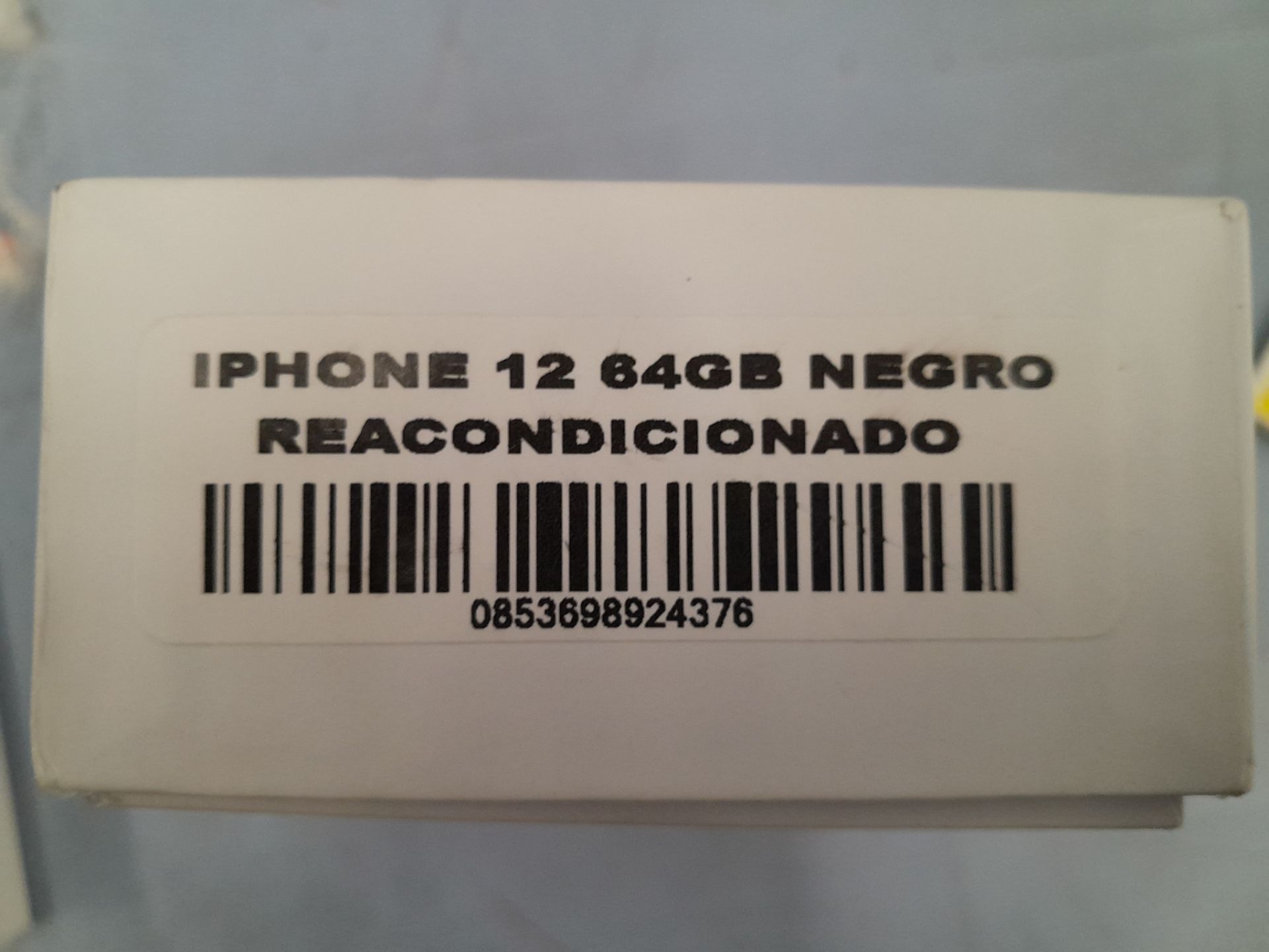 Lote de 2 teléfonos contiene: 1 celular Marca APPLE, Modelo 12, almacenamiento 64 GB, Color NEGRO ( - Image 4 of 5