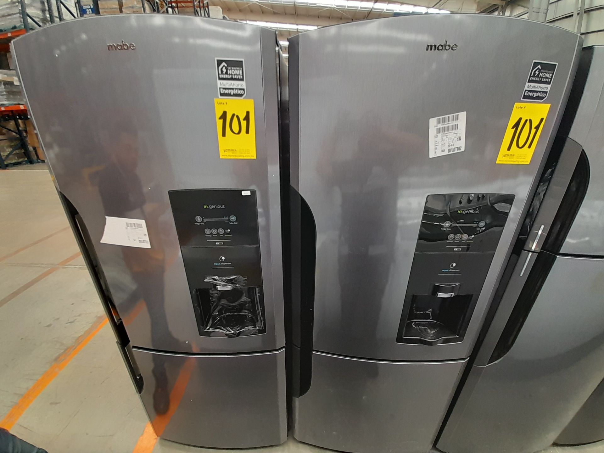 Lote de 2 refrigeradores contiene: 1 refrigerador con dispensador de agua Marca MABE, Modelo RMB520