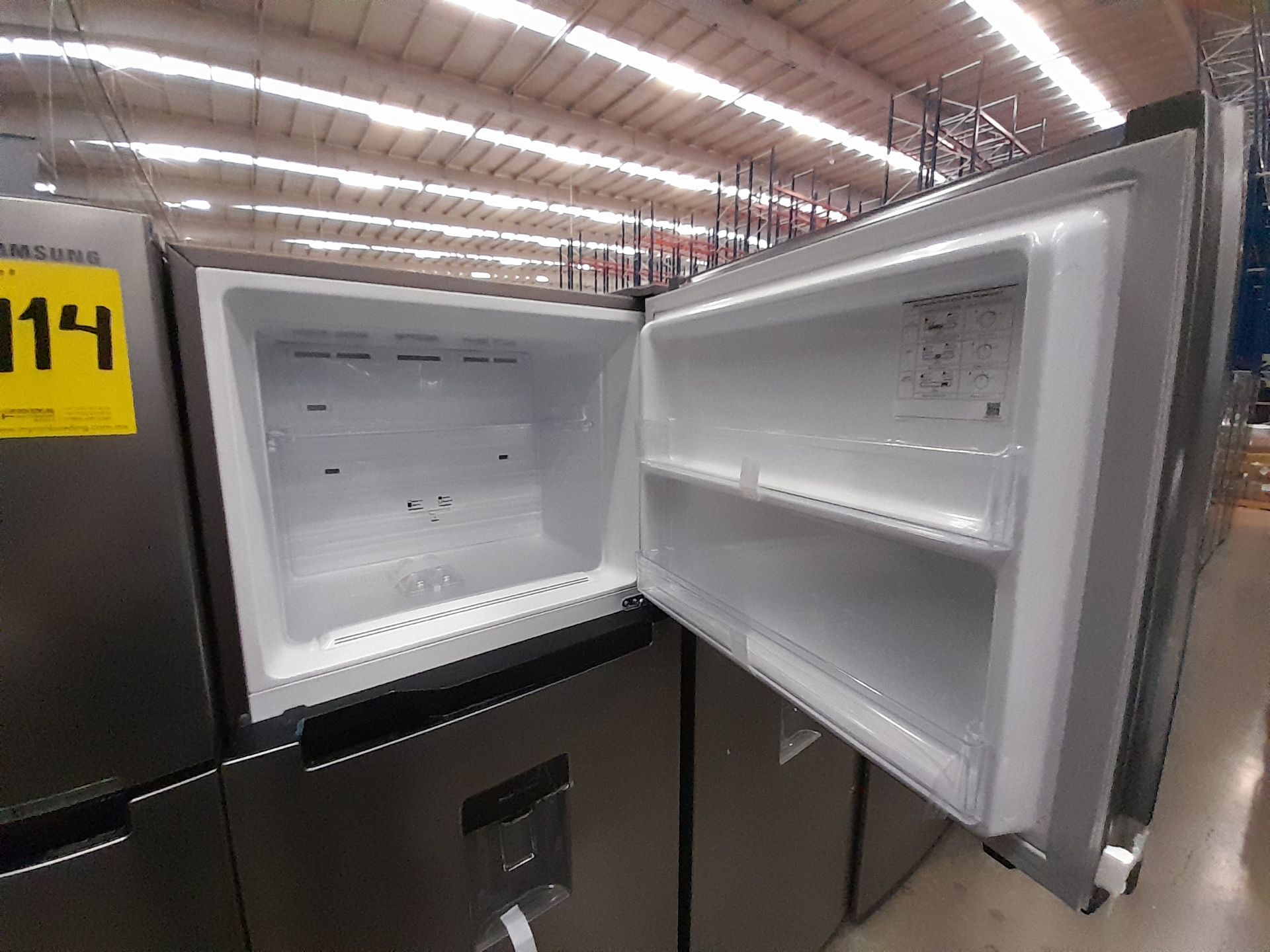 Lote de 2 refrigeradores contiene: 1 refrigerador Marca SAMSUNG, Modelo RT38A57IJS9, Serie 02691M, - Image 4 of 8