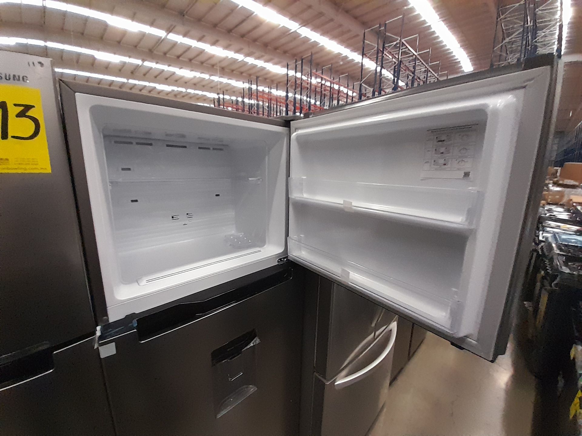 Lote de 2 refrigeradores contiene: 1 refrigerador Marca SAMSUNG, Modelo RT38A57IJS9, Serie 01144F, - Image 4 of 8