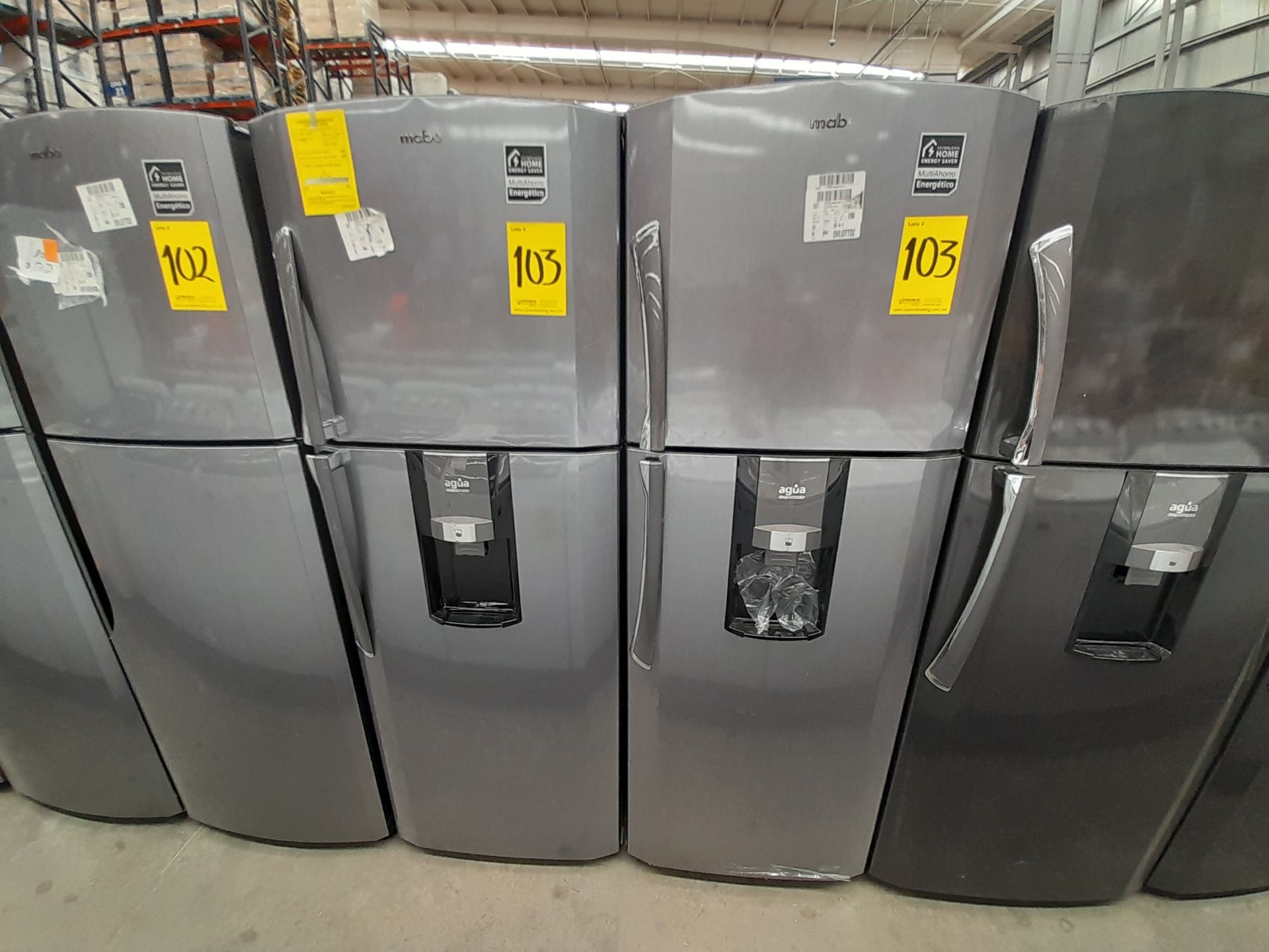 Lote de 2 refrigeradores contiene: 1 refrigerador con dispensador de agua Marca MABE, Modelo RMT400