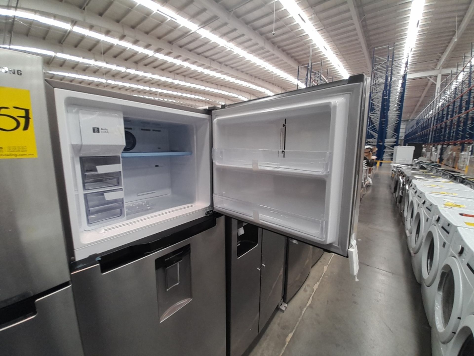 Lote de 2 refrigeradores contiene: 1 refrigerador con dispensador de agua Marca SAMSUNG, Modelo RT3 - Image 6 of 8