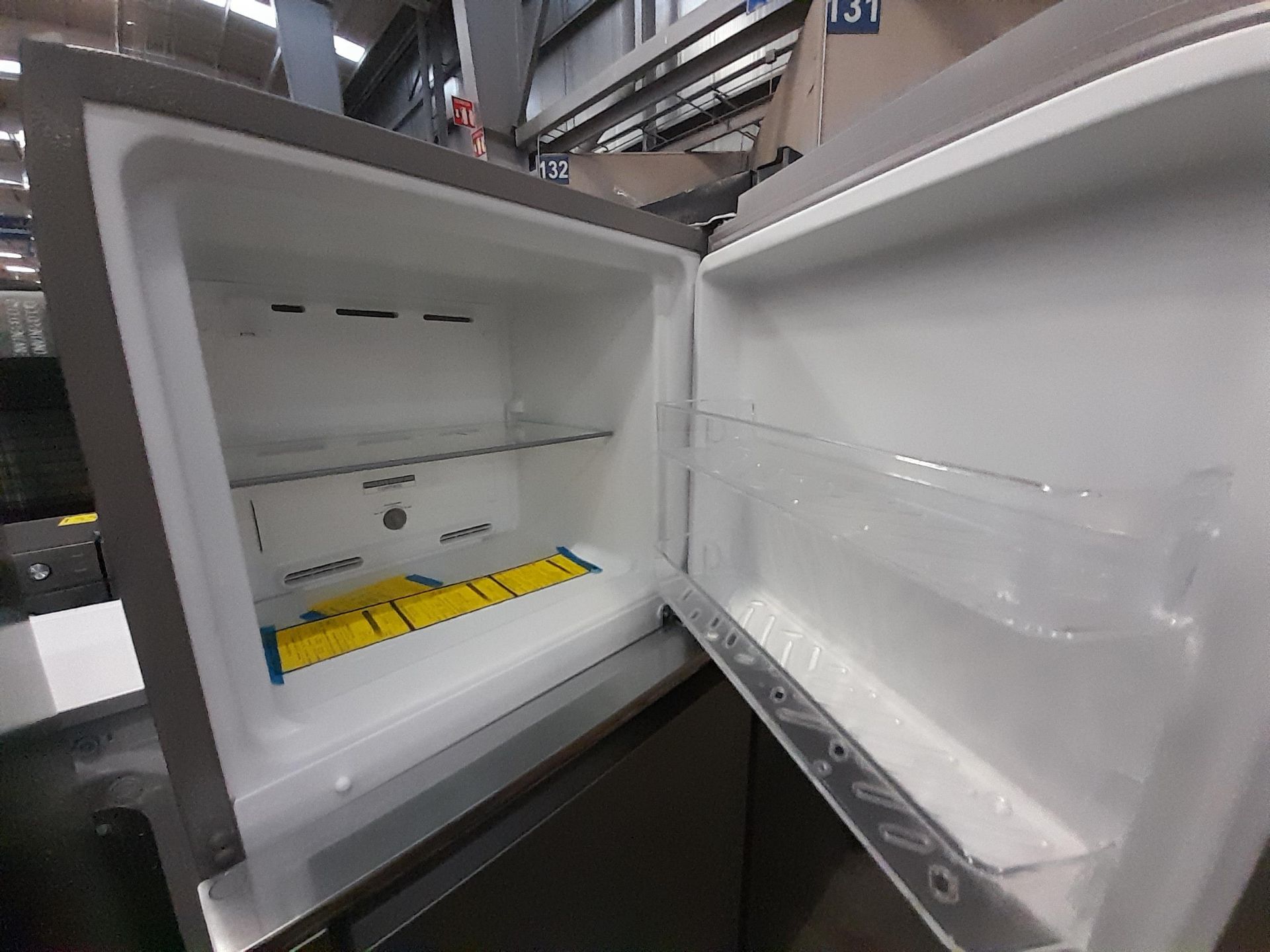 Lote de 2 refrigeradores contiene: 1 refrigerador Marca WHIRPOOL, Modelo WT1230K, Serie ND, Color G - Image 7 of 8