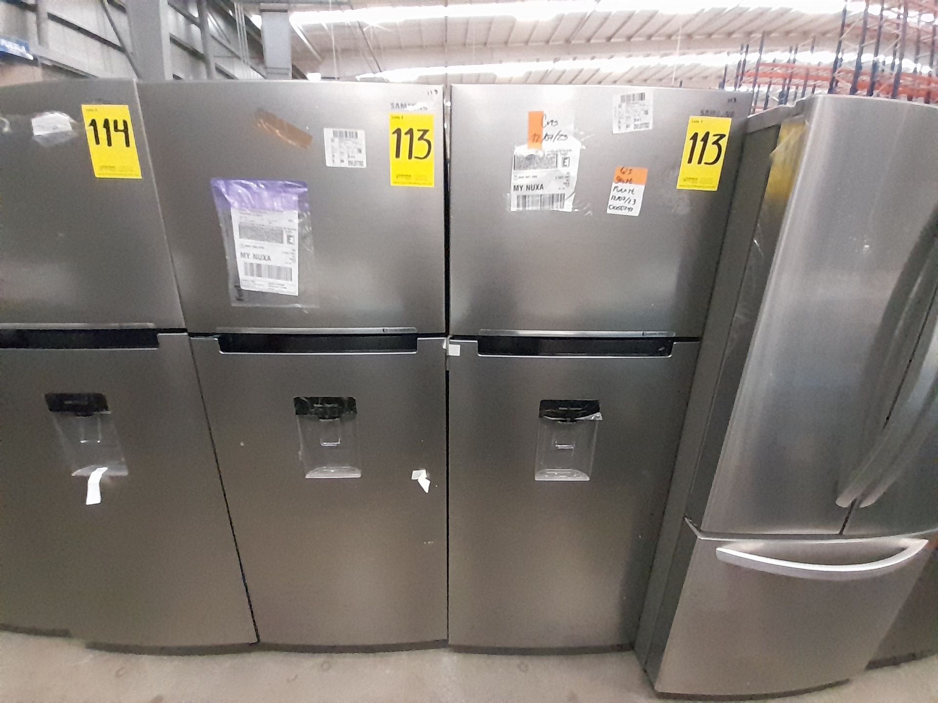 Lote de 2 refrigeradores contiene: 1 refrigerador Marca SAMSUNG, Modelo RT38A57IJS9, Serie 01144F,