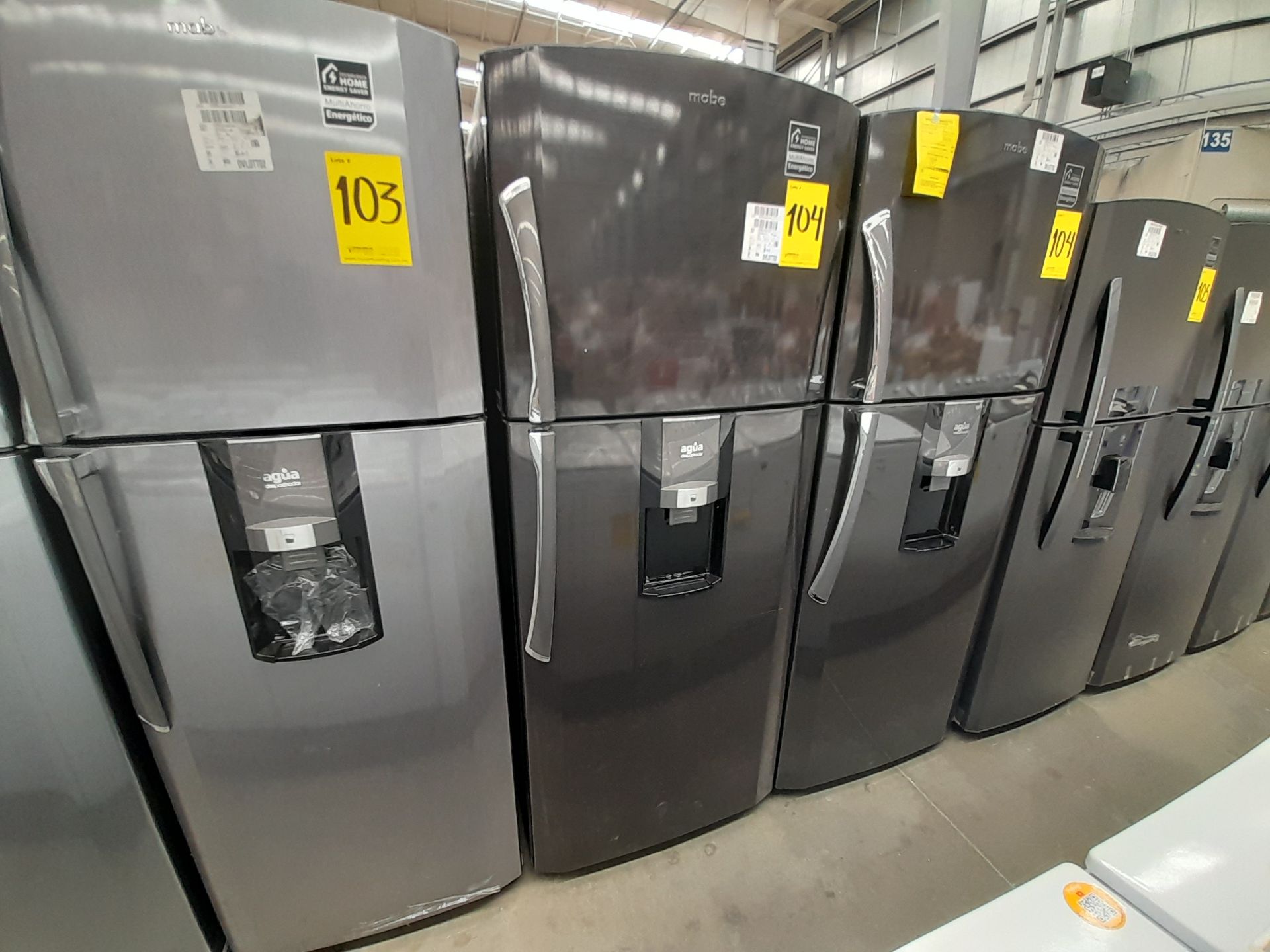 Lote de 2 refrigeradores contiene: 1 refrigerador con dispensador de agua Marca MABE, Modelo RMT510 - Image 2 of 8