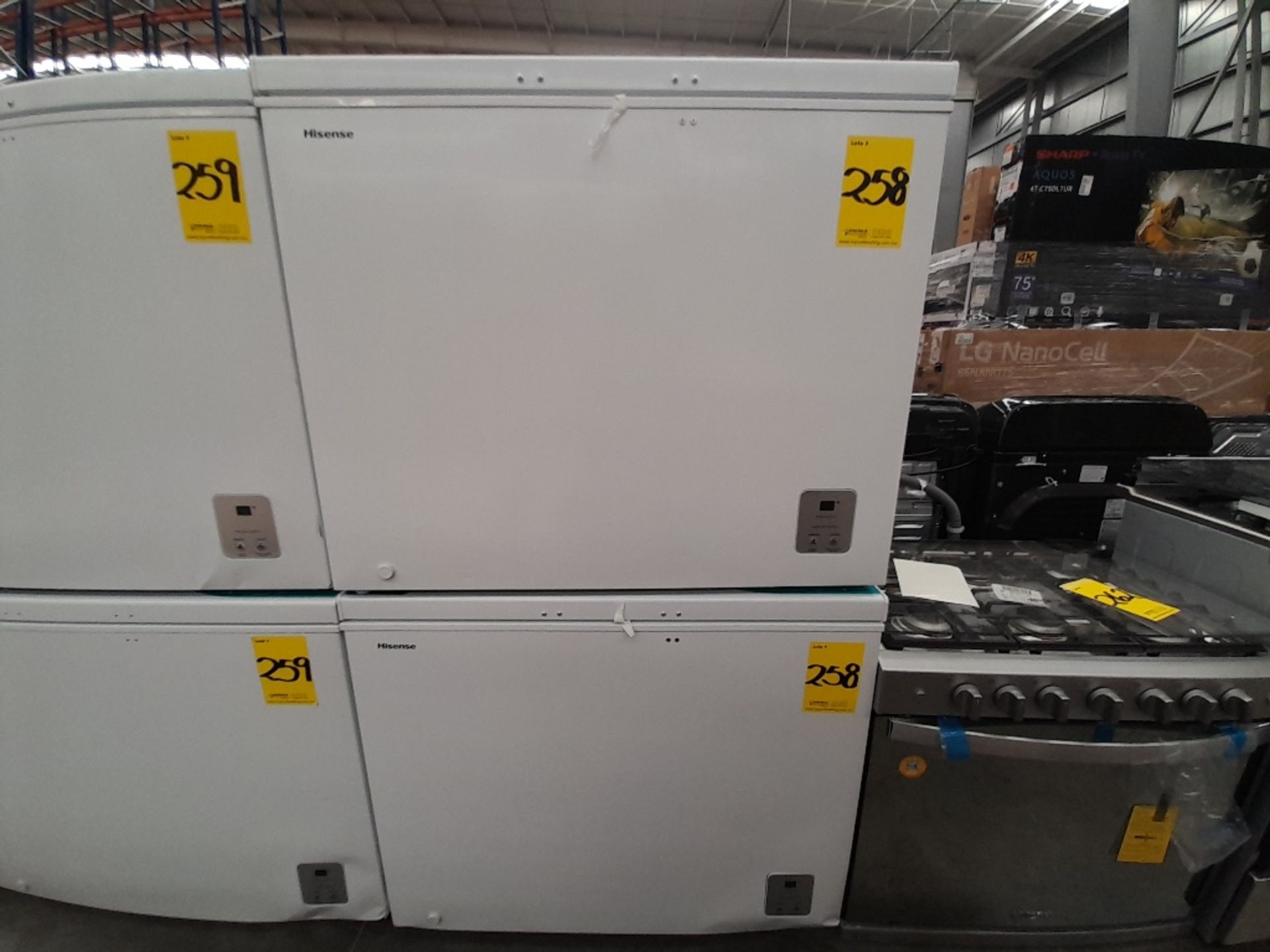 Lote de 2 congeladores contiene: 1 congelador Marca HISENSE, Modelo LB657, Serie ND, Color BLANCO;
