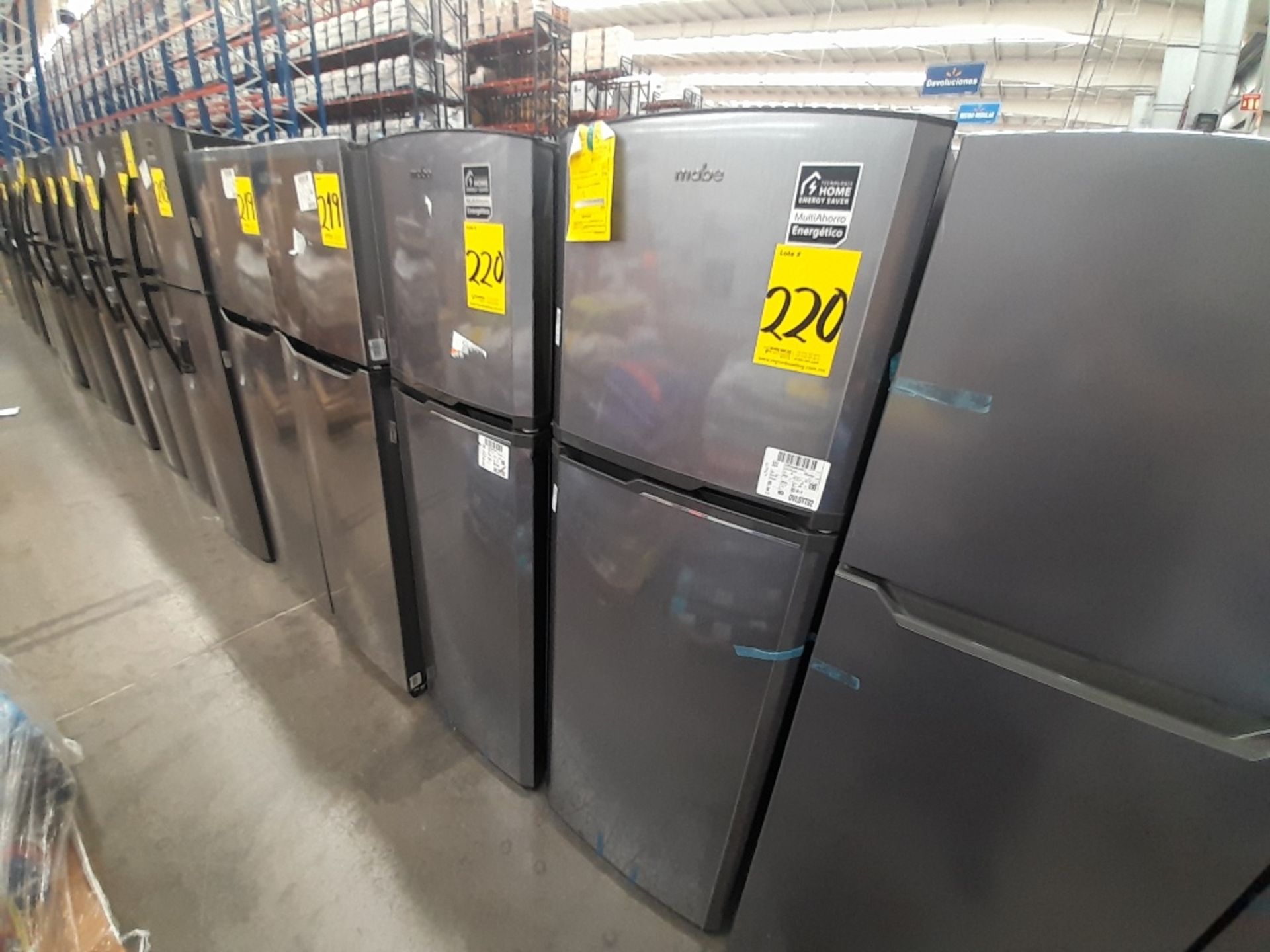 Lote de 2 refrigeradores contiene: 1 refrigerador Marca MABE, Modelo RMA250PVMR, Serie 610425, Colo - Image 3 of 8