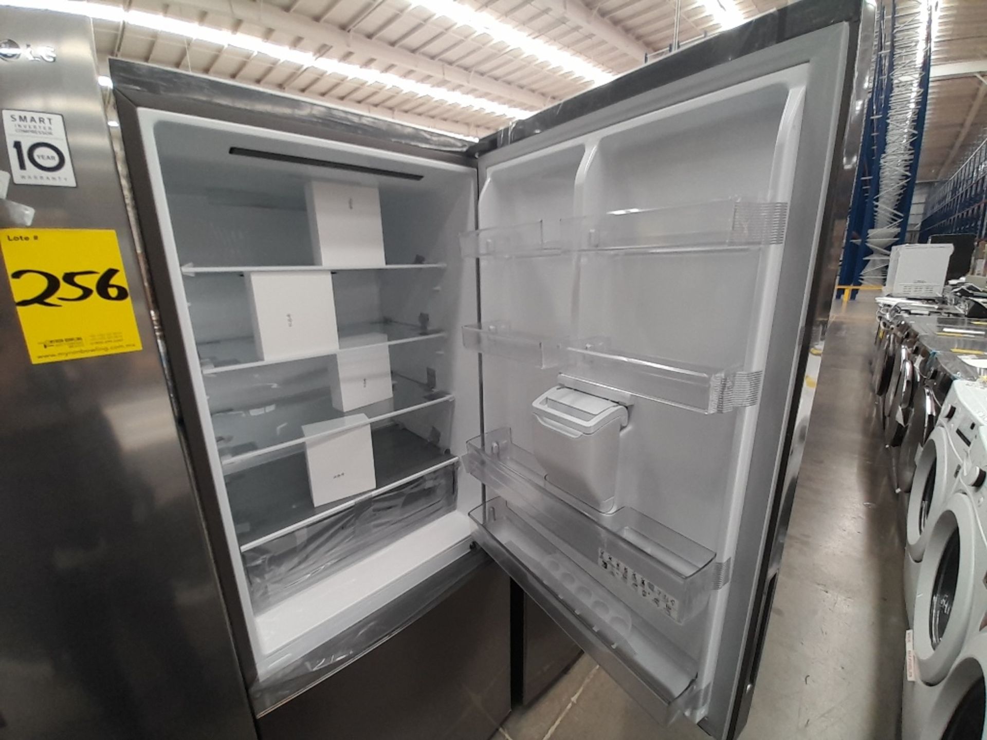 Lote de 2 refrigeradores contiene: 1 refrigerador con dispensador de agua Marca LG, Modelo GB45SPP, - Image 6 of 8