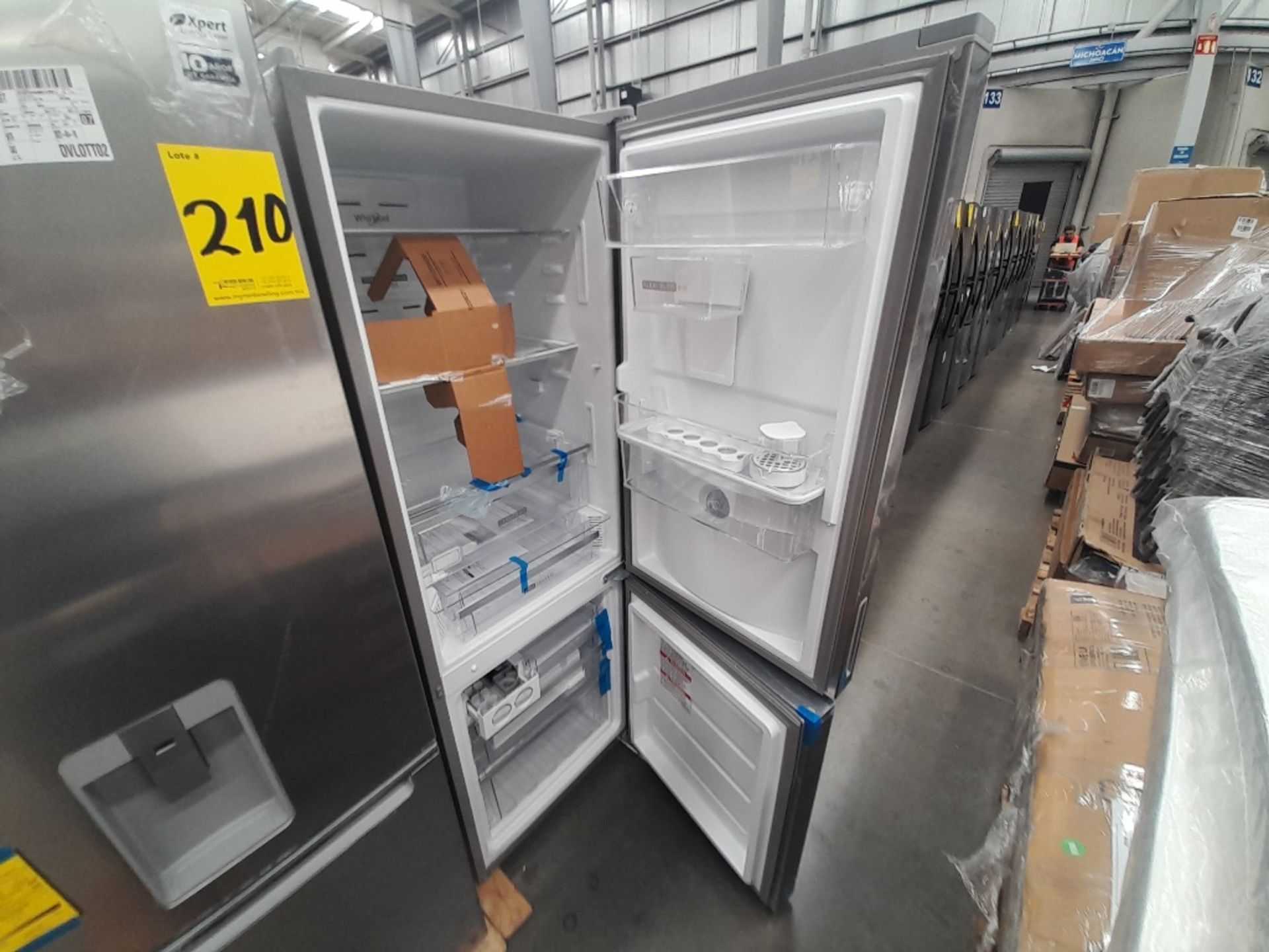 Lote de 2 refrigeradores contiene: 1 refrigerador con dispensador de agua Marca WHIRPOOL, Modelo WB - Image 5 of 6