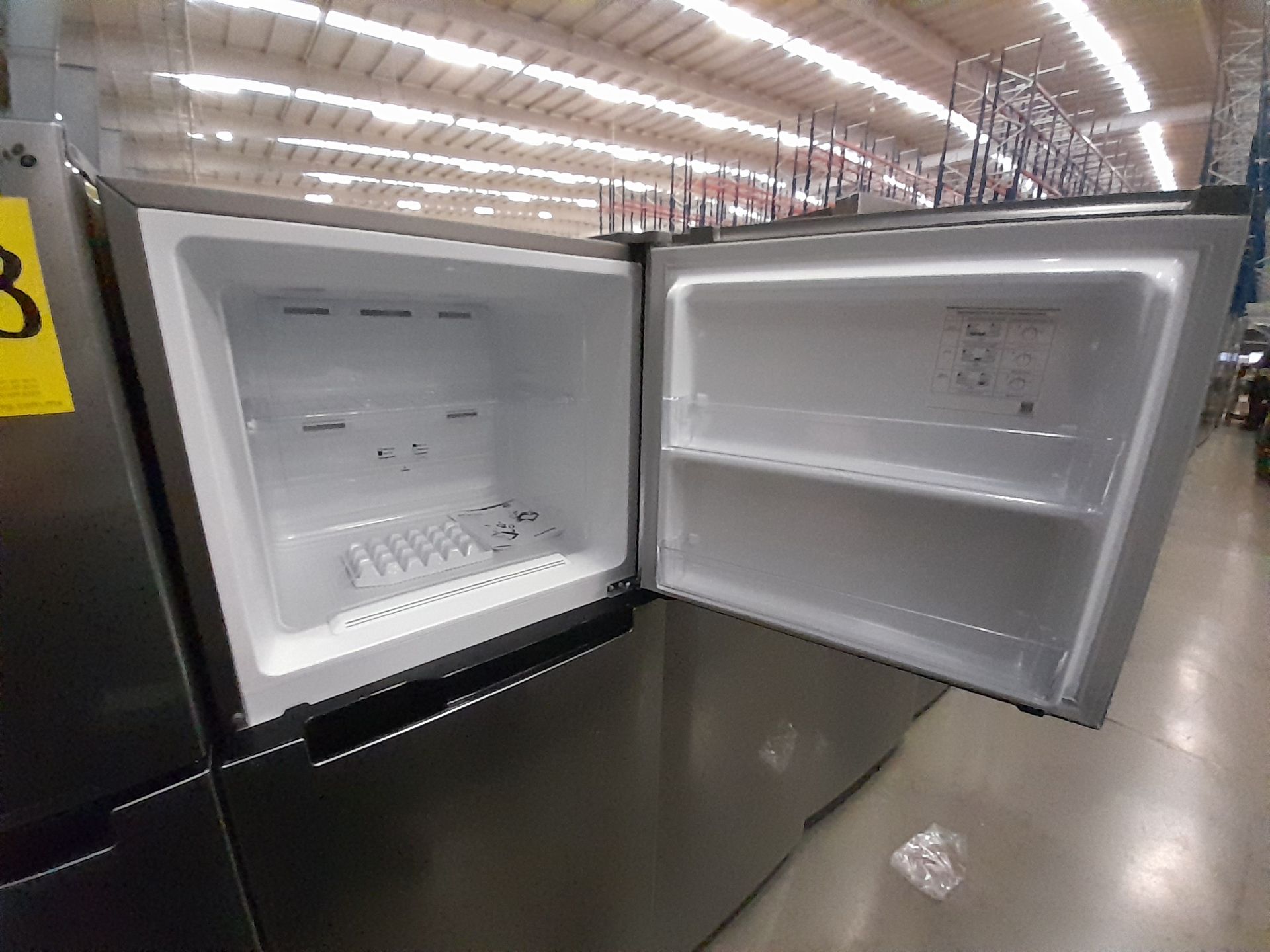 Lote de 2 refrigeradores contiene: 1 refrigerador Marca SAMSUNG, Modelo RT29A500JS8, Serie 00836J, - Image 6 of 8