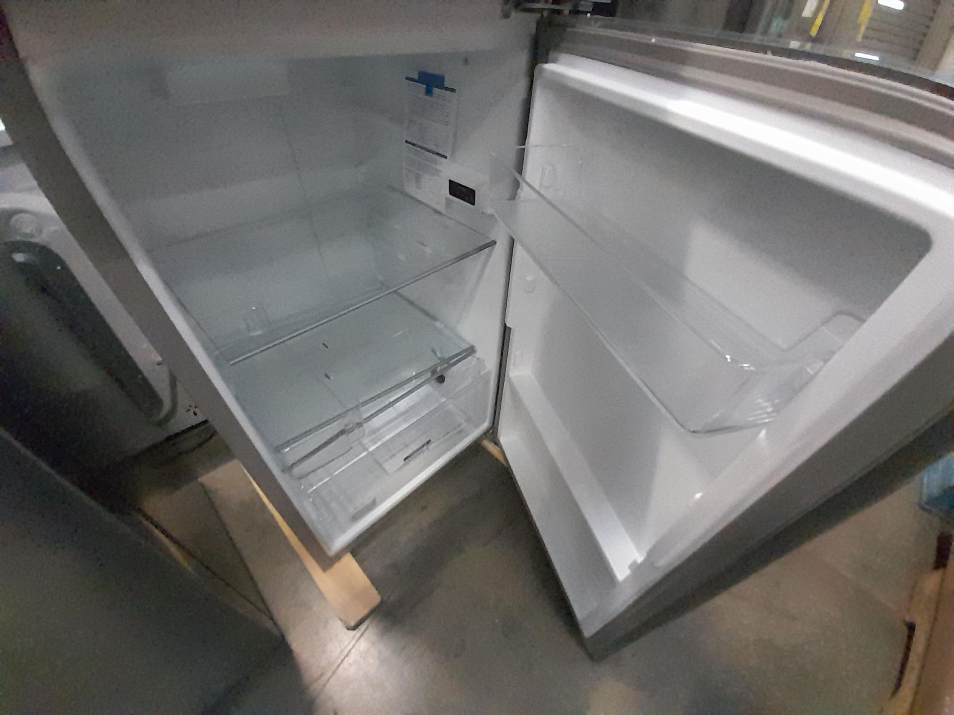 Lote de 2 refrigeradores contiene: 1 refrigerador Marca WHIRPOOL, Modelo WT1230K, Serie ND, Color G - Image 6 of 8