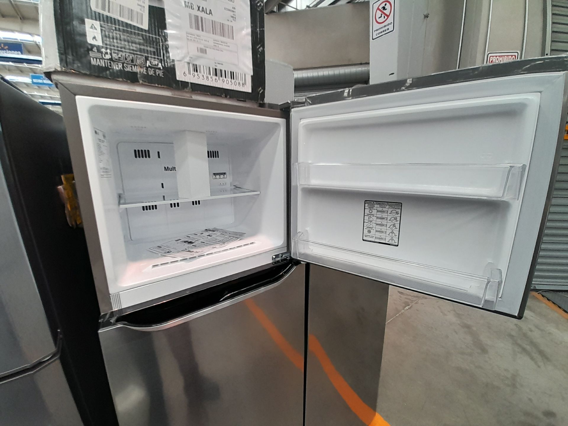 Lote de 2 refrigeradores contiene: 1 refrigerador Marca LG, Modelo GT29BPPK, Color GRIS; 1 refriger - Image 4 of 8
