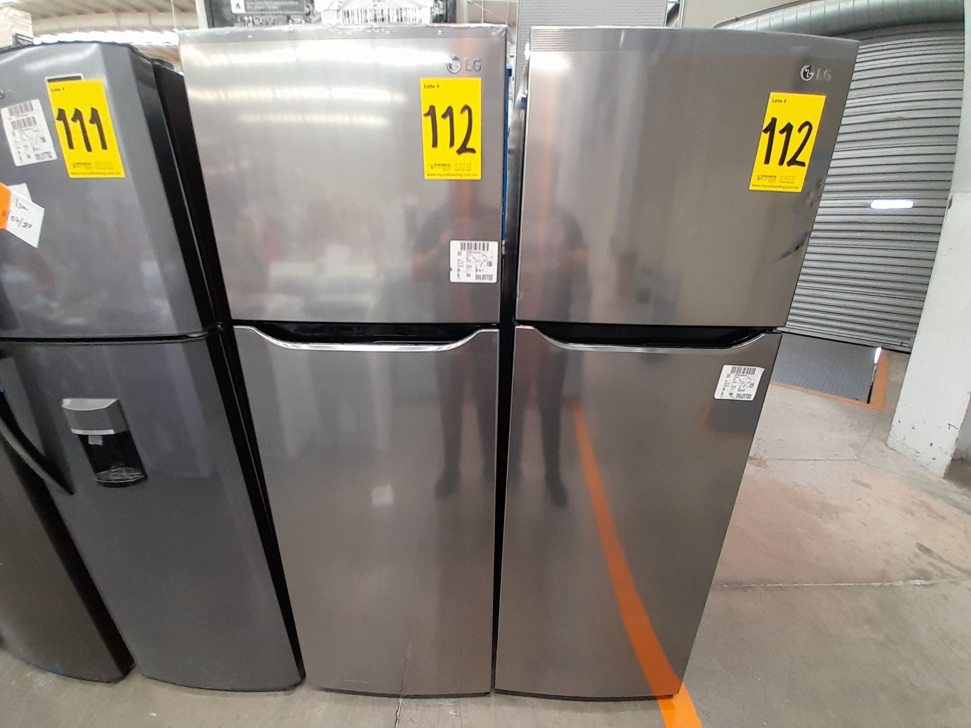 Lote de 2 refrigeradores contiene: 1 refrigerador Marca LG, Modelo GT29BPPK, Color GRIS; 1 refriger
